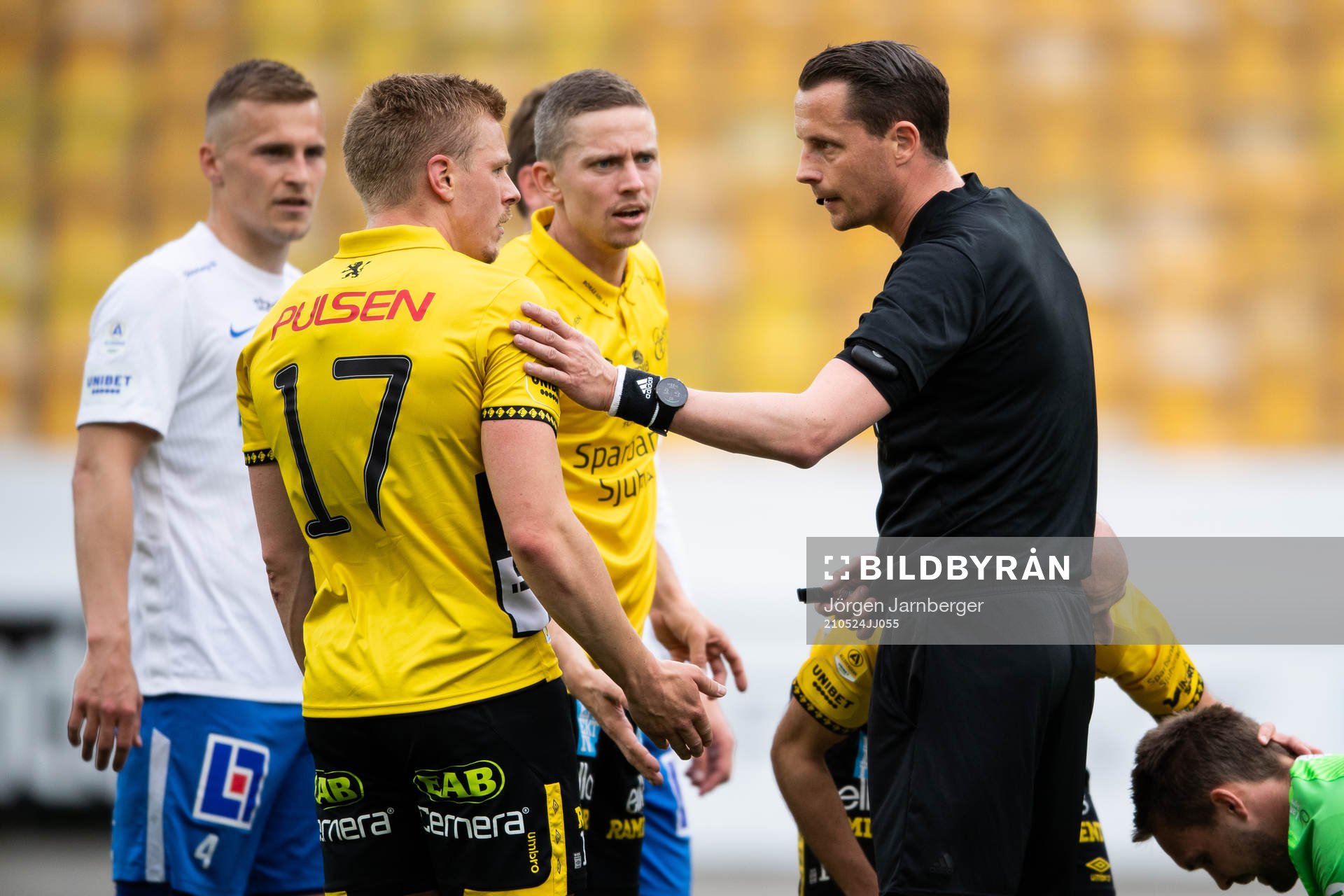 Elfsborgs Johan Larsson och André Rømer diskuterar med