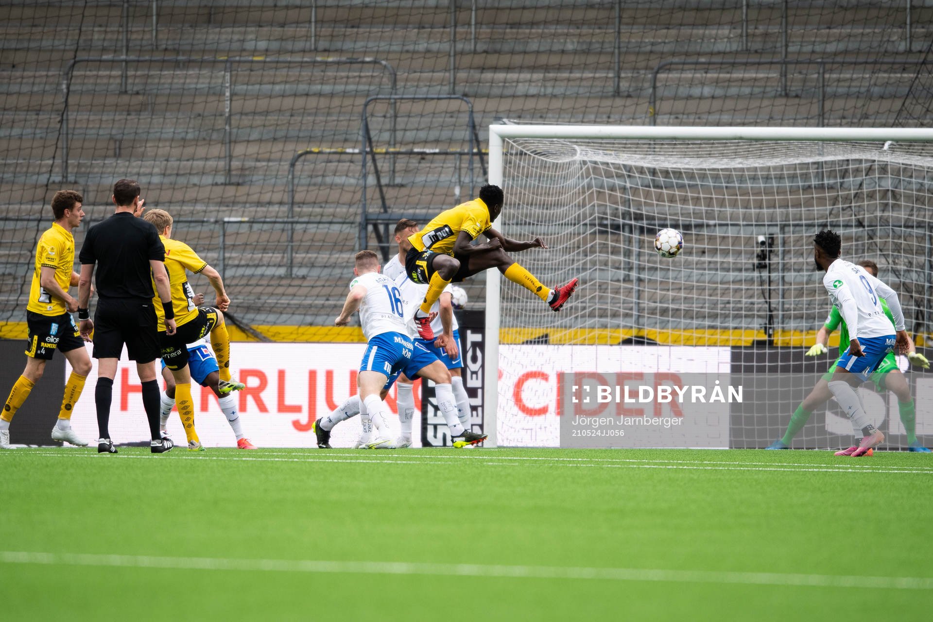 Elfsborgs Jeppe Møldrup Okkels (skymd) gör 1-0