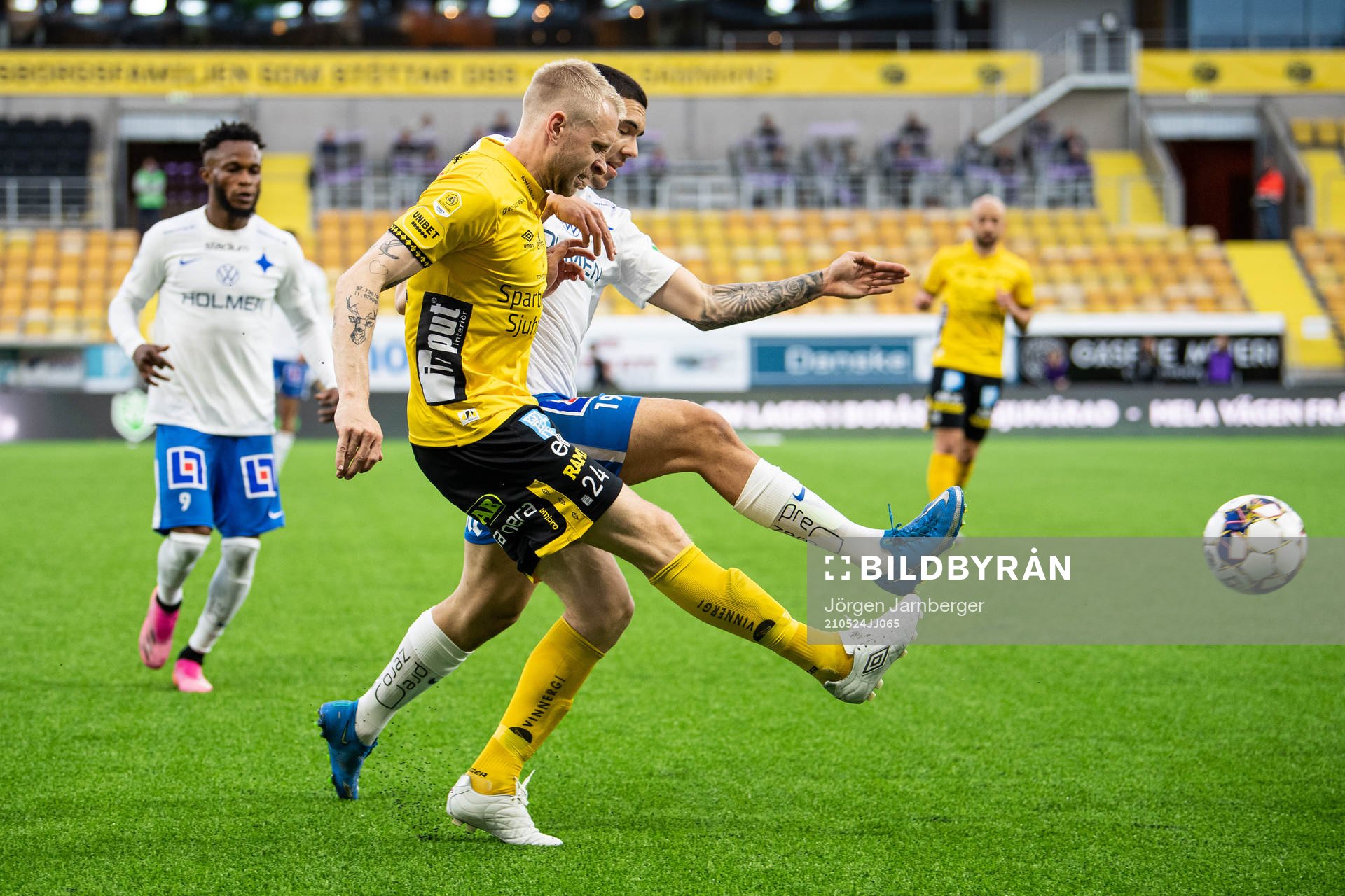 Elfsborgs Johan Larsson och IFK Norrköpings Lucas Lima