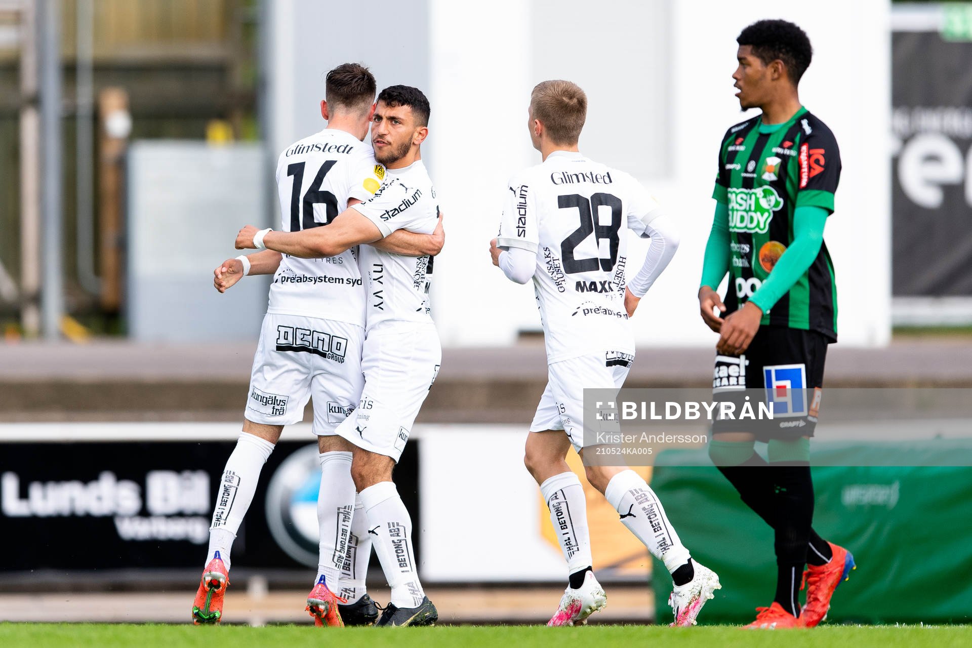Häckens Leonardo Farah Shahin jublar