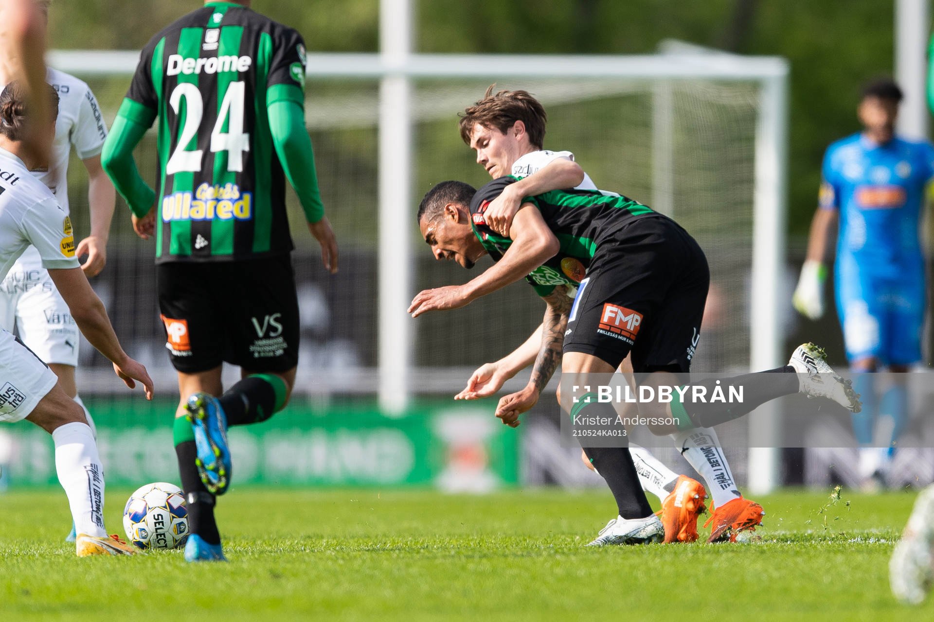 Varbergs Somon Karlsson Adjei och Häckens Tobias Carlsson