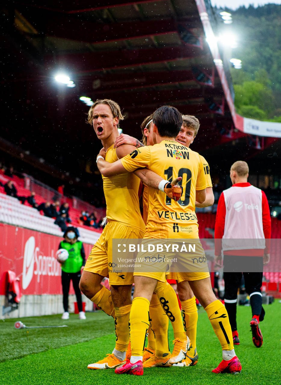 Erik Botheim of Bodø/Glimt celebrates with teammates Hugo