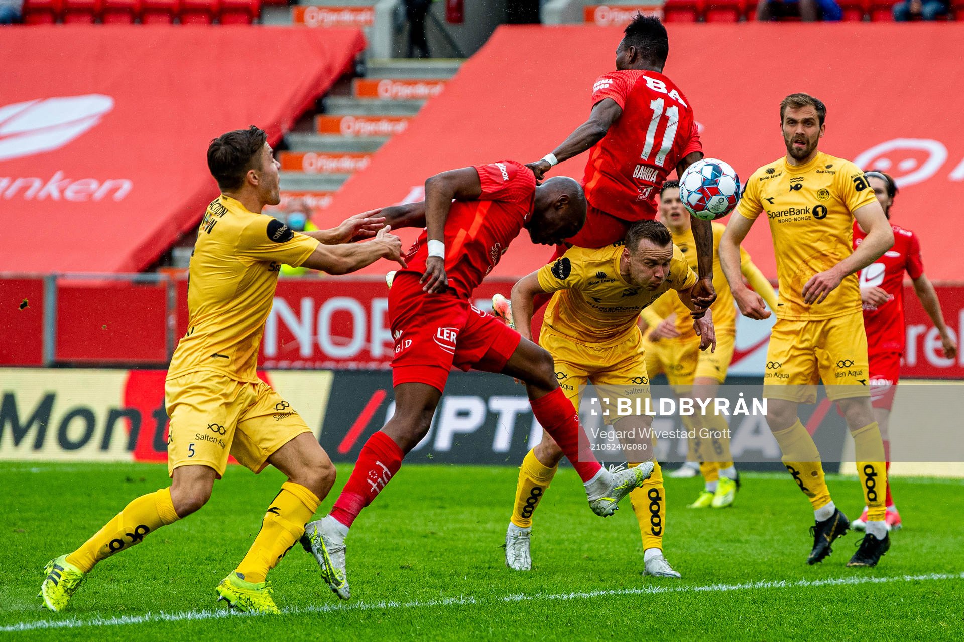 Moonga Aluta Simba and Daouda Bamba of Brann in action