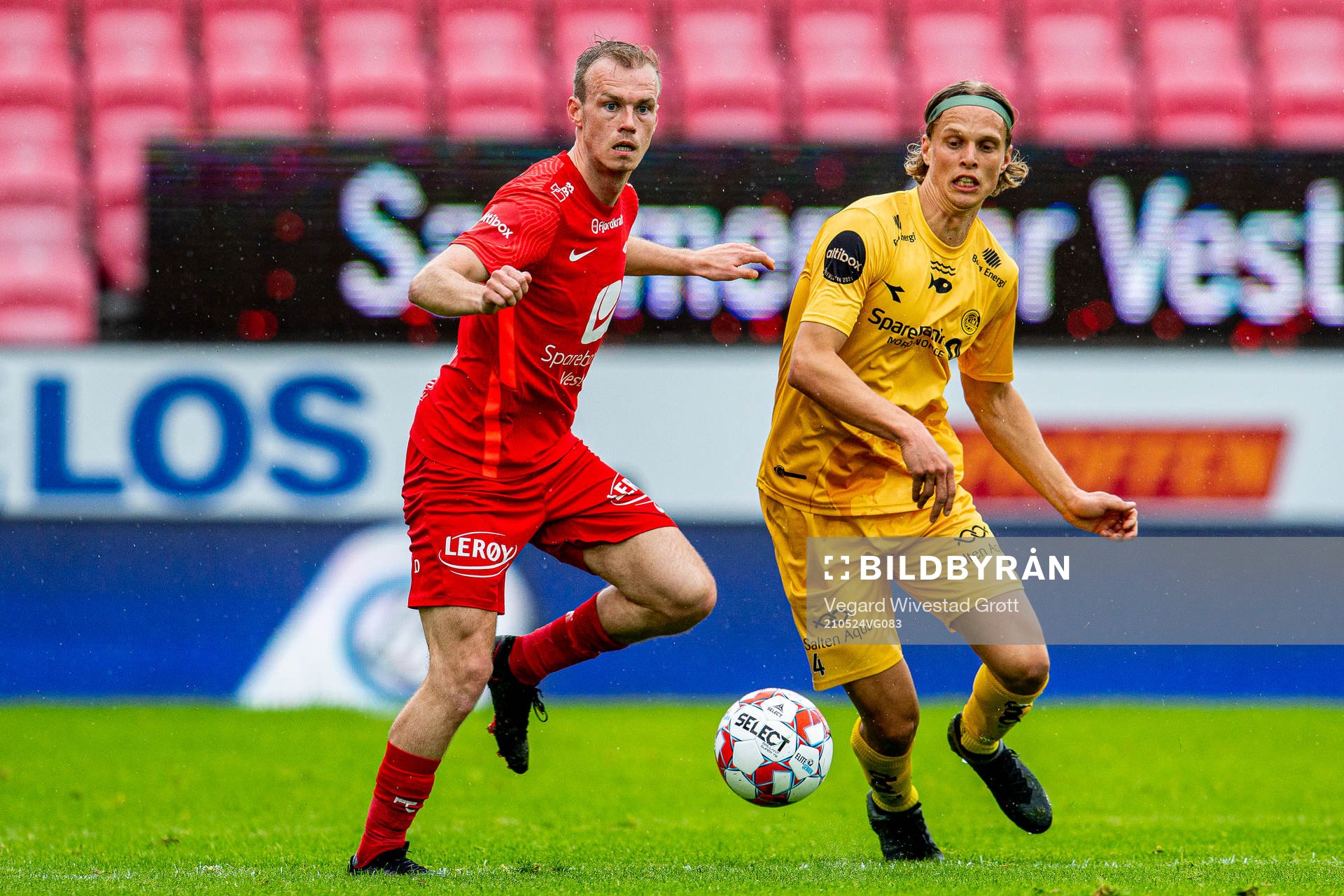 Petter Strand of Brann and Ulrik Saltnes of Bodø/Glimt