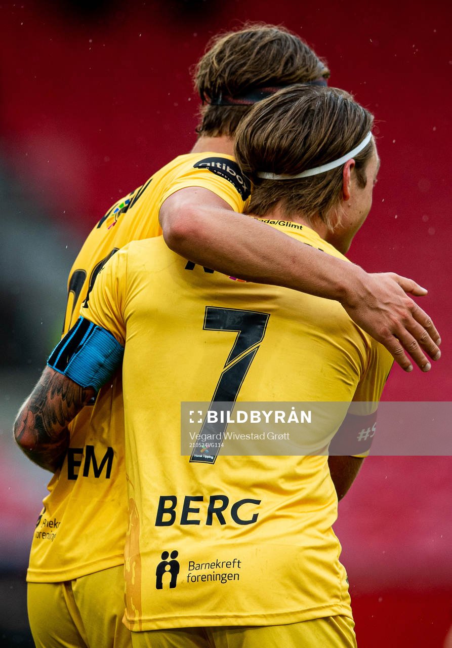 Patrick Berg of Bodø/Glimt celebrates with teammate Erik