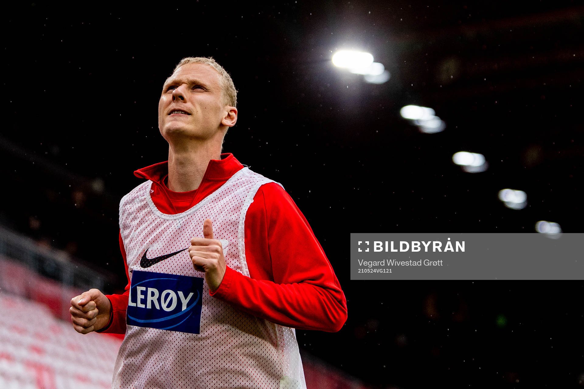 Kristoffer Ramos Barmen of Brann warms up