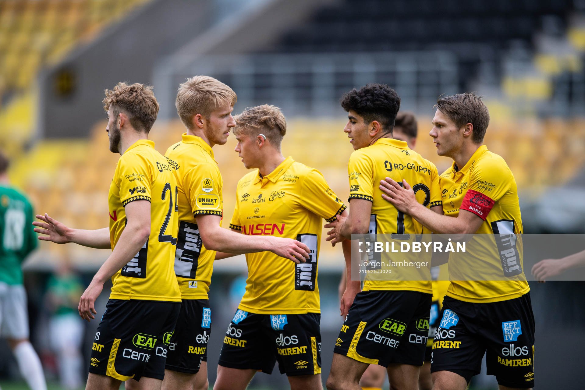 Elfsborgs Ahmed Qasem jublar med lagkamraterna efter 3-1 under fotbollsmatchen i U21 Allsvenskan mellersta mellan Elfsborg och Jönköping södra den 25 maj 2021 i Borås.