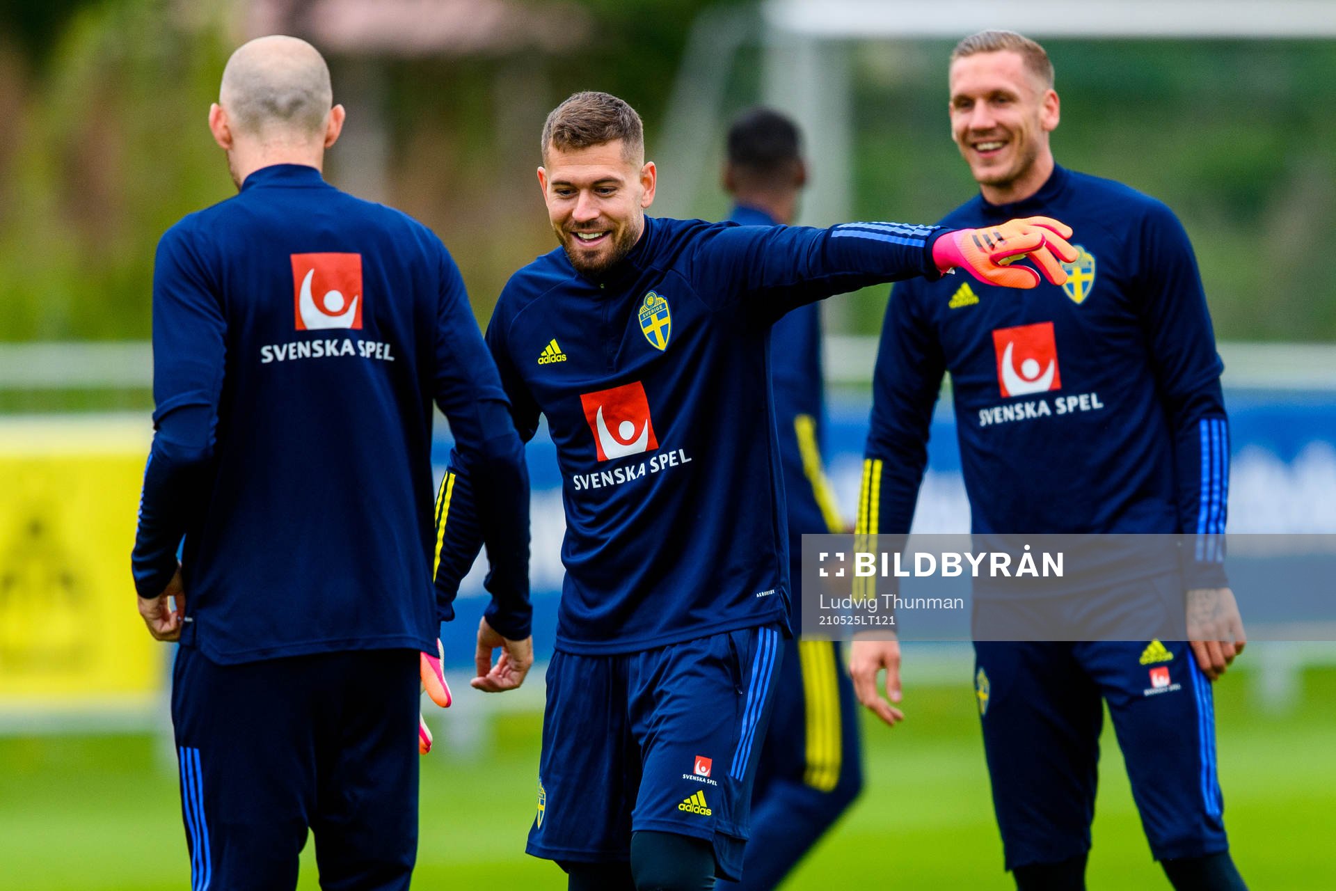 Goalkeeper Karl-Johan Johnsson and goalkeeper Robin Olsen