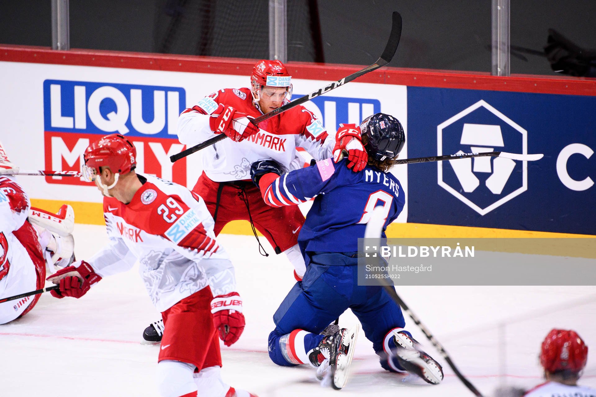 Matias Lassen of Denmark and Matthew Myers of Great Britain