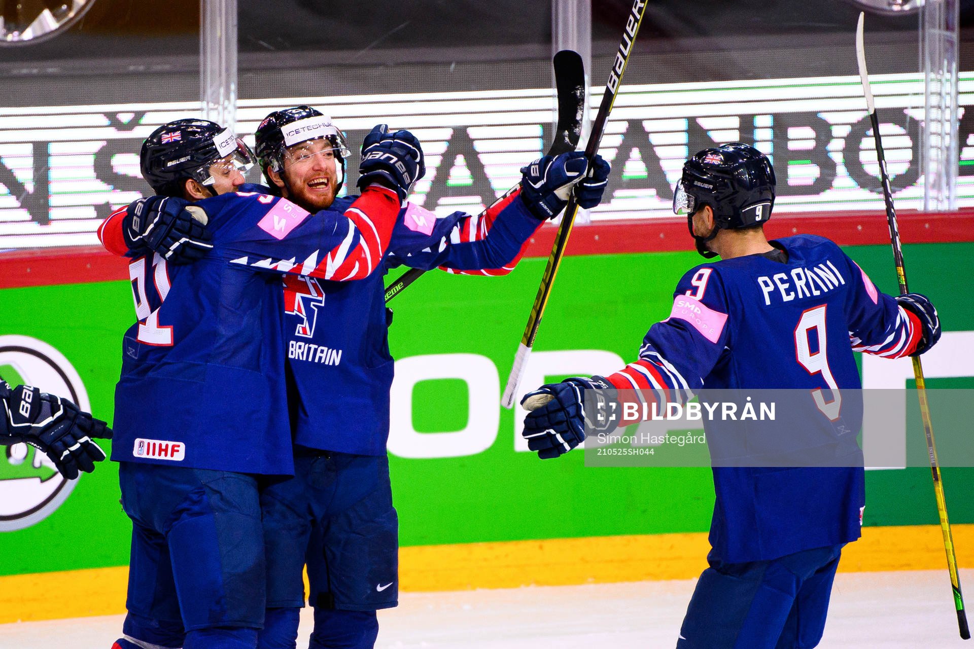 Mike Hammond of Great Britain celebrates the 2-2 goal