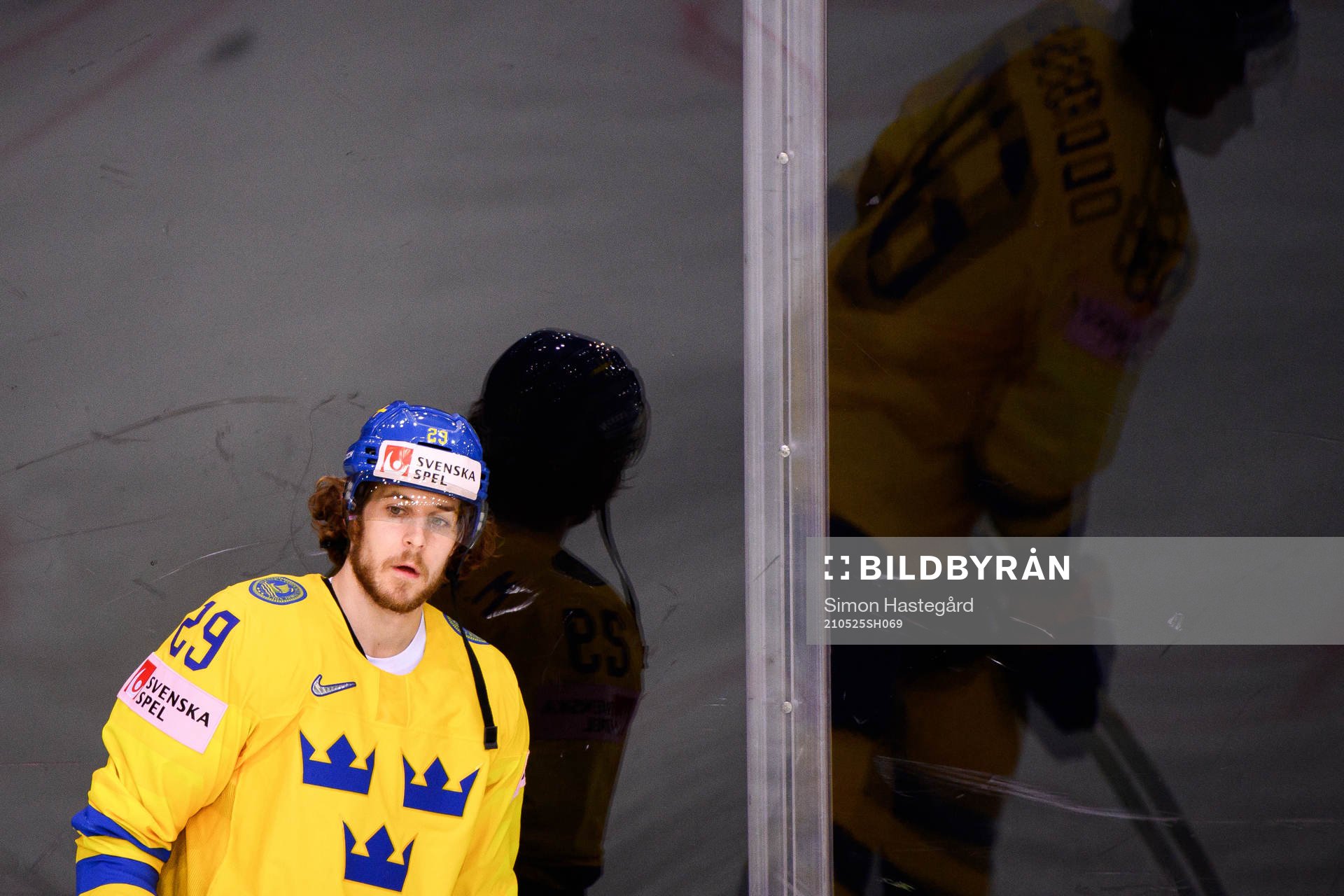 Mario Kempe of Sweden
