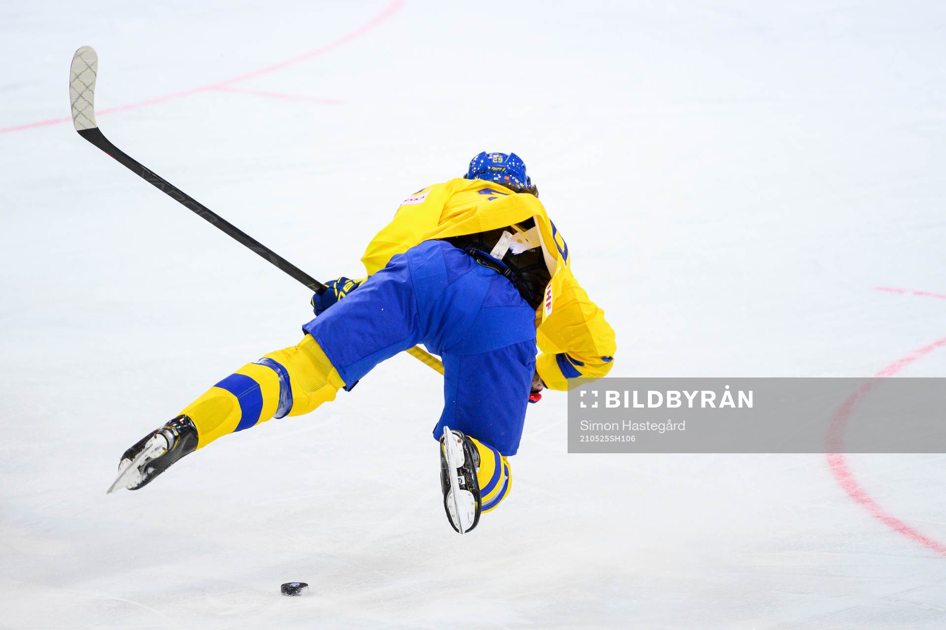 Mario Kempe of Sweden