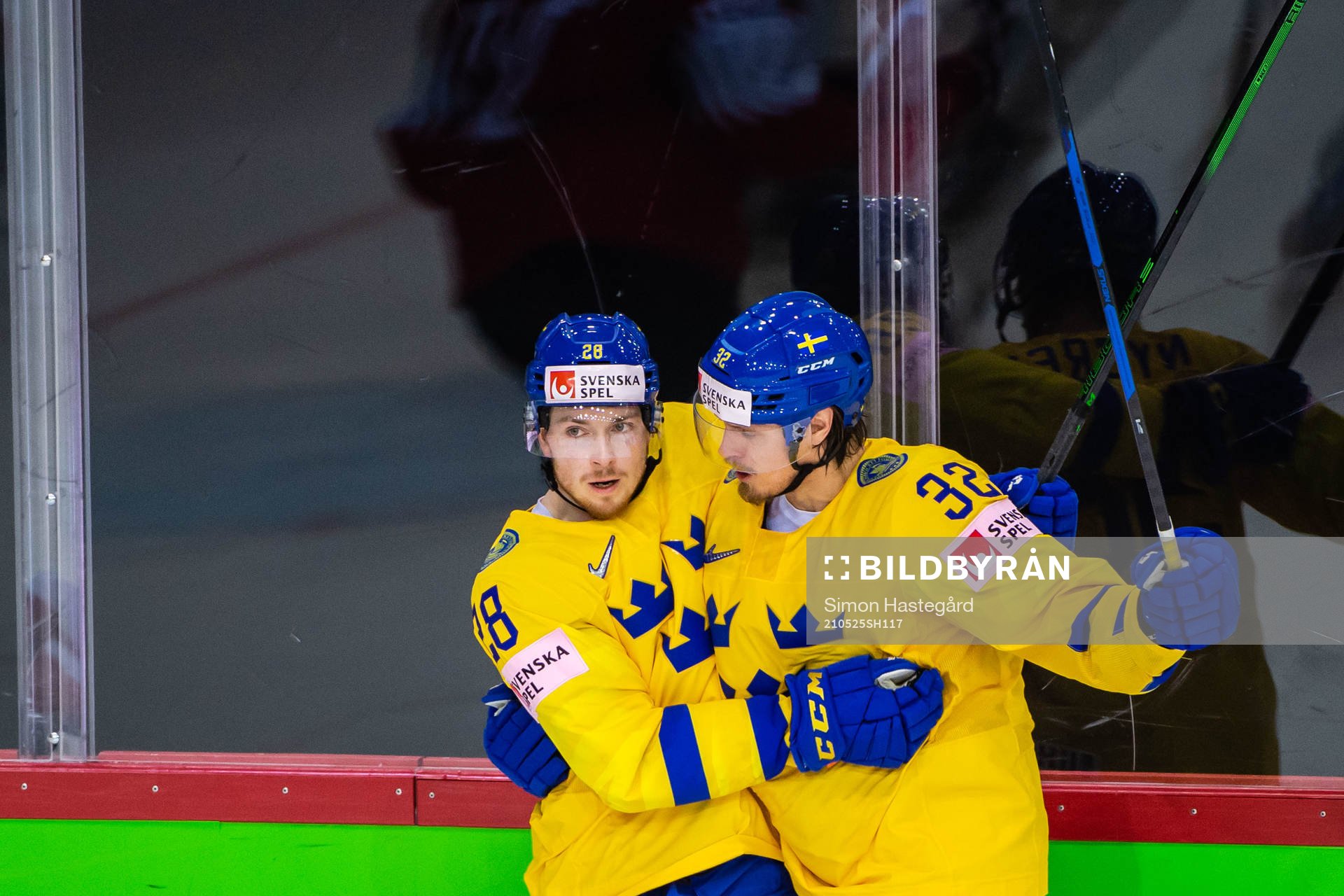Jesper Frödén and Magnus Nygren of Sweden celebrates 0-4