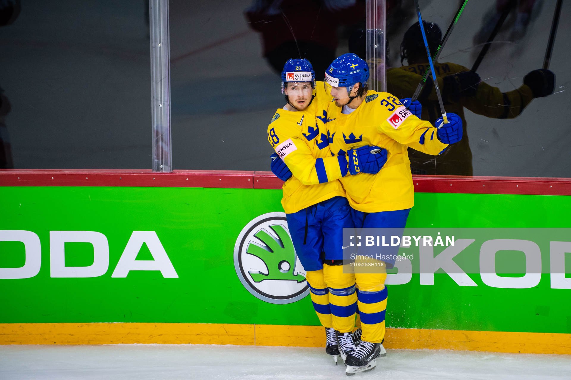 Jesper Frödén and Magnus Nygren of Sweden celebrates 0-4
