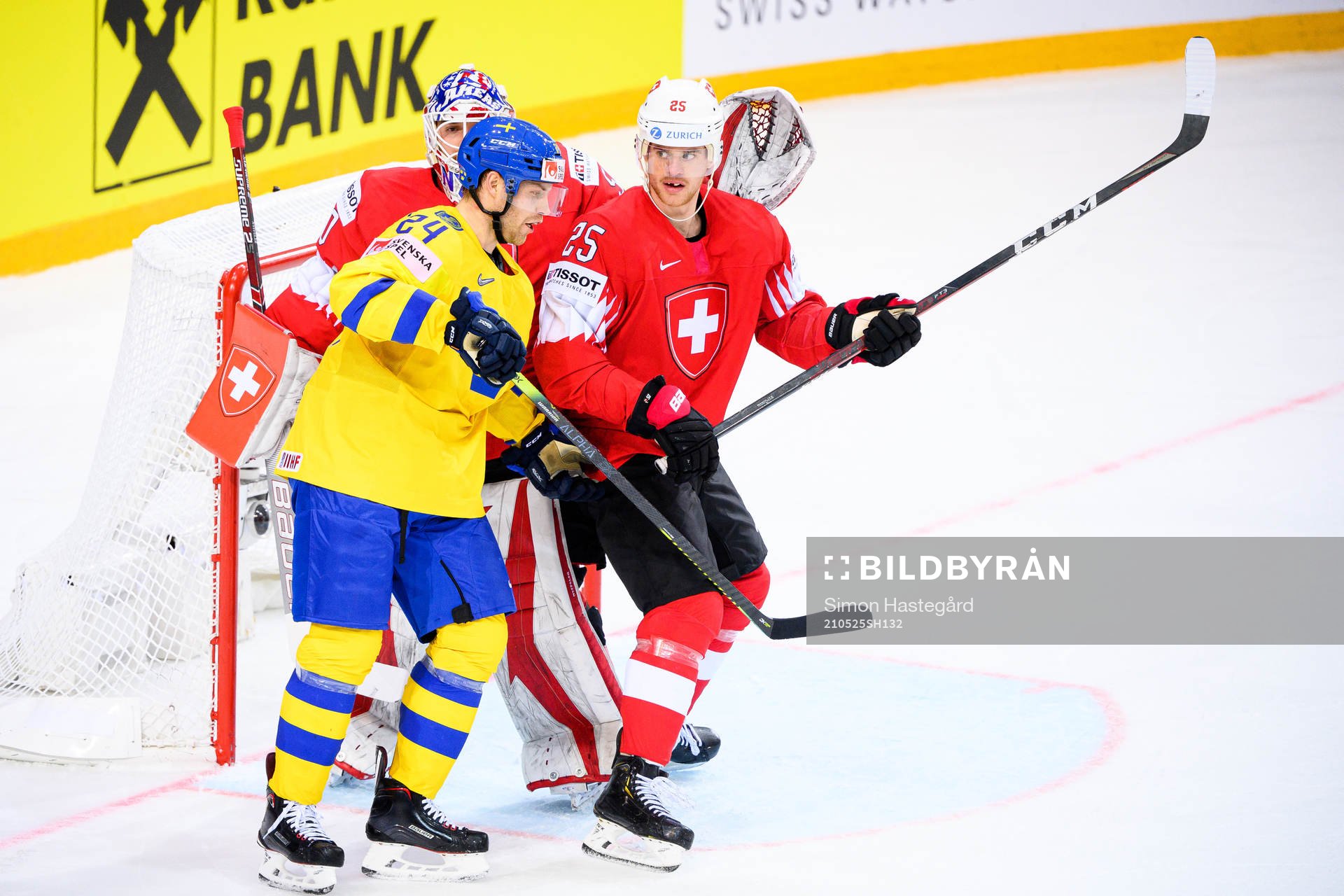 Oscar Lindberg of Sweden and Mirco Muller of Switzerland
