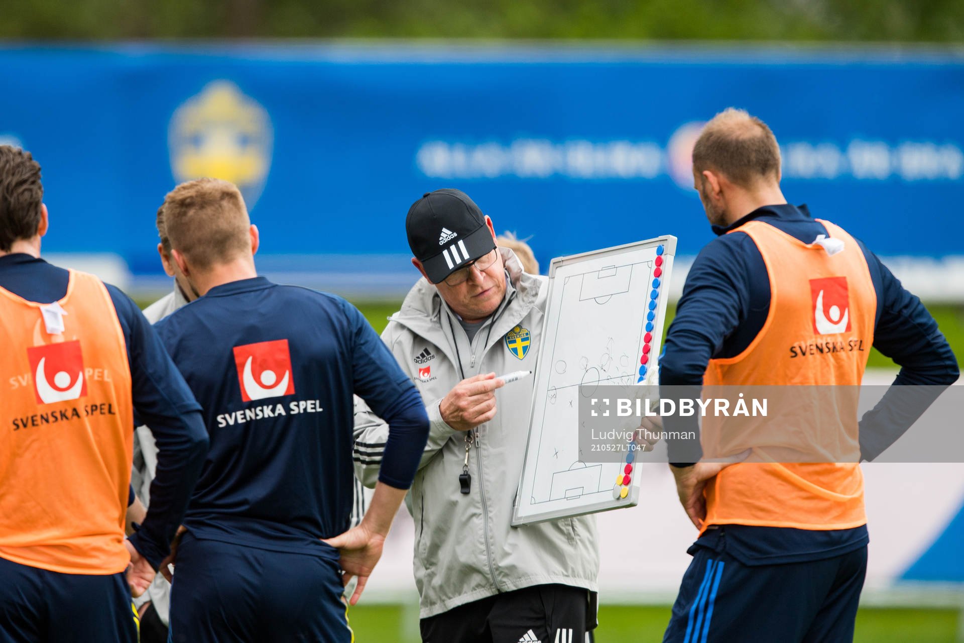 Janne Andersson, head coach with a tactical board