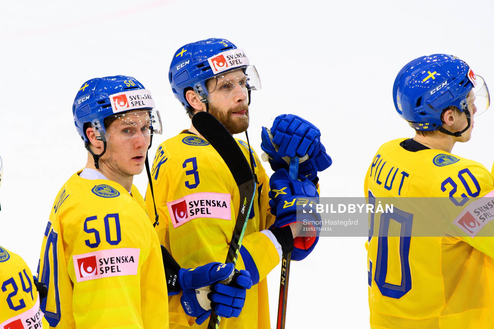 Viktor Lööv and Klas Dahlbeck of Sweden look dejected