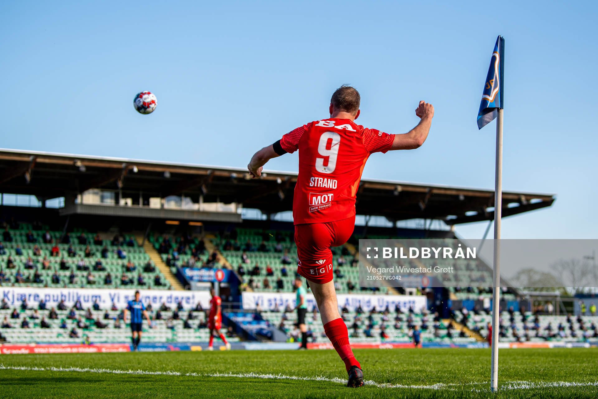Petter Strand of Brann takes a corner kick