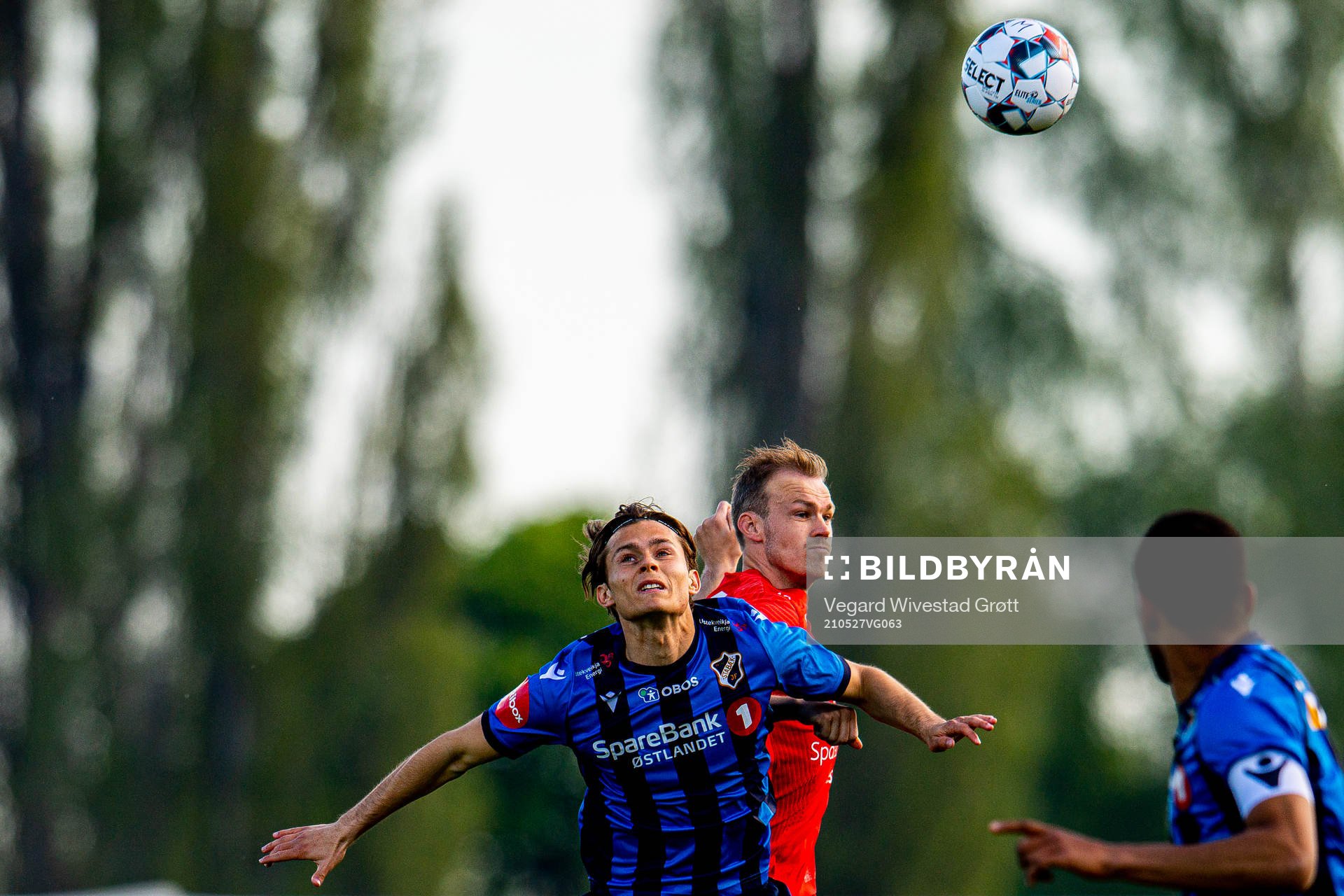 Markus Solbakken of Stabæk and Petter Strand of Brann