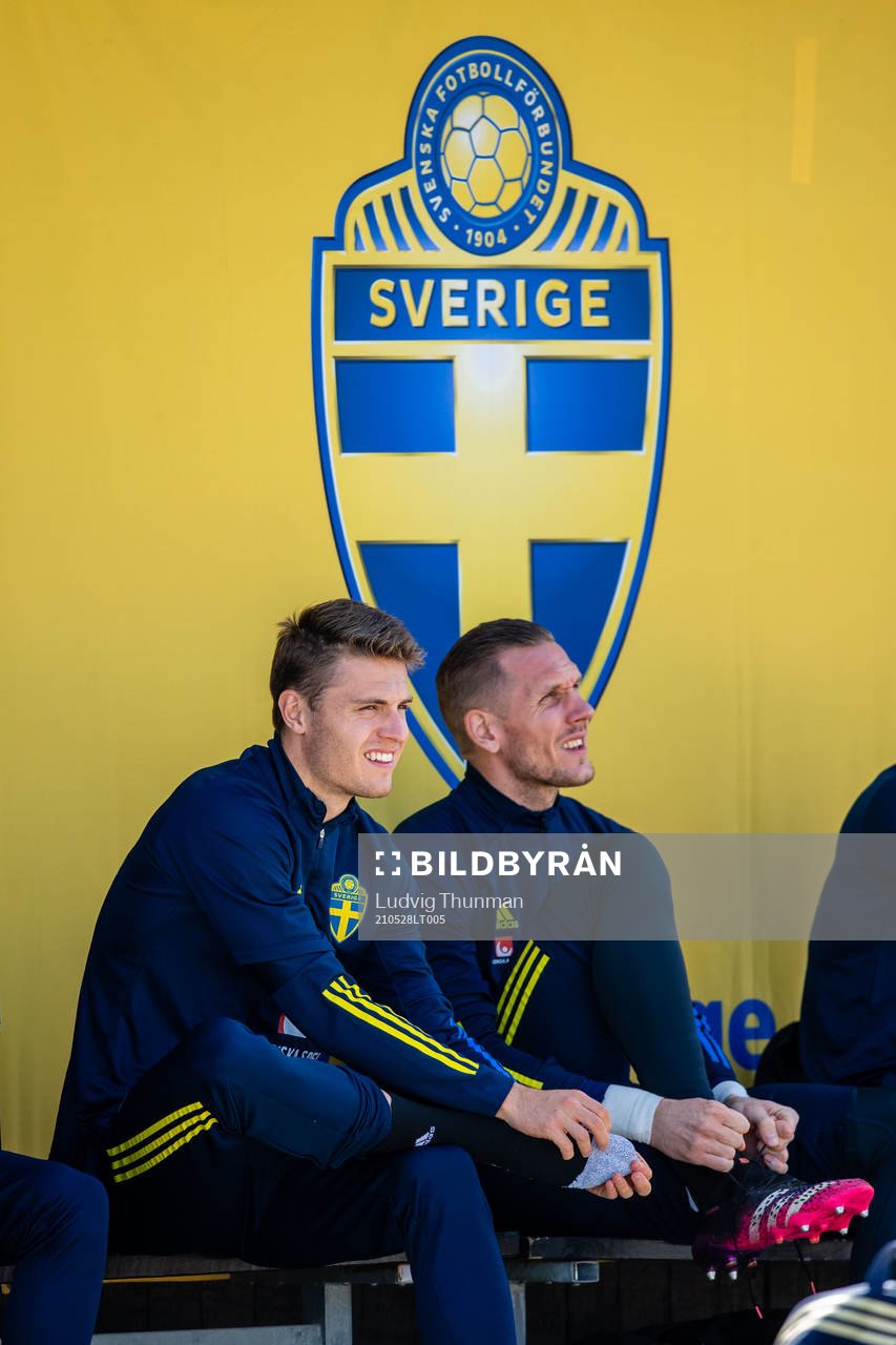 Mattias Svanberg and goalkeeper Robin Olsen