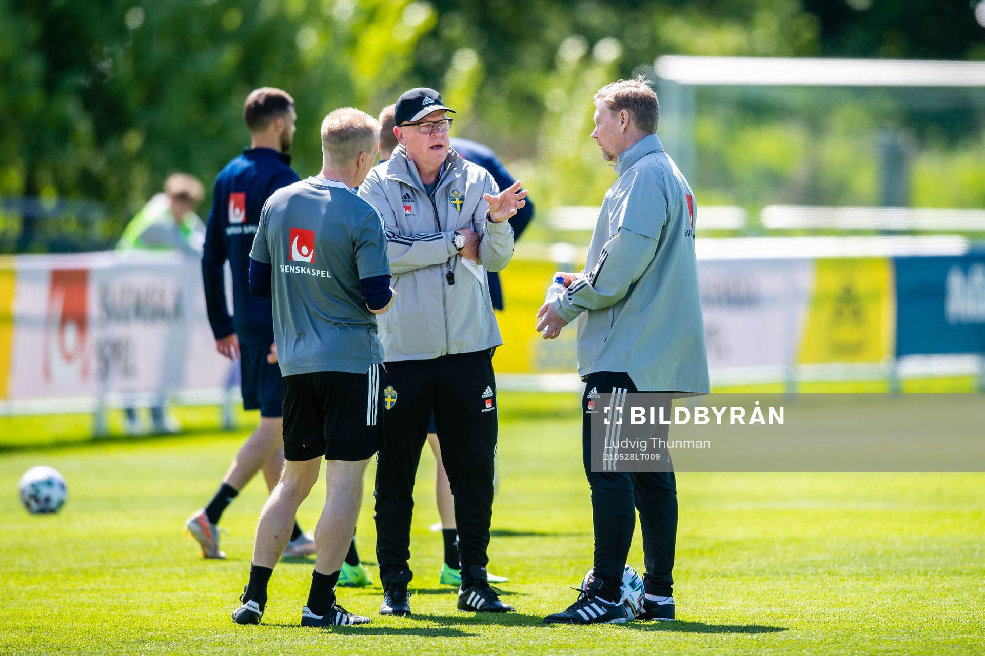 Head coach Janne Andersson and assistant coach Peter