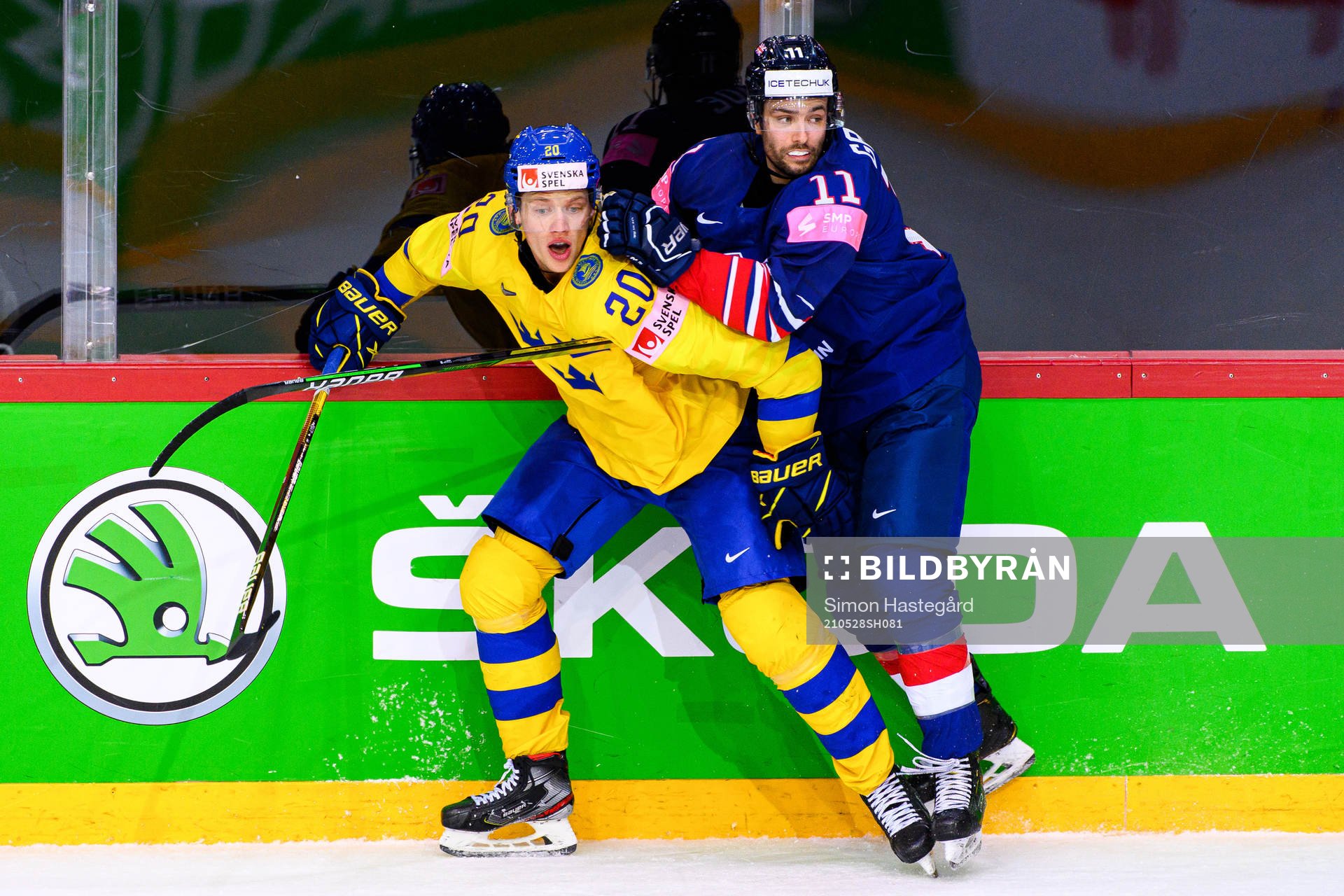 Lawrence Pilut of Sweden and Mark Garside of Great Britain