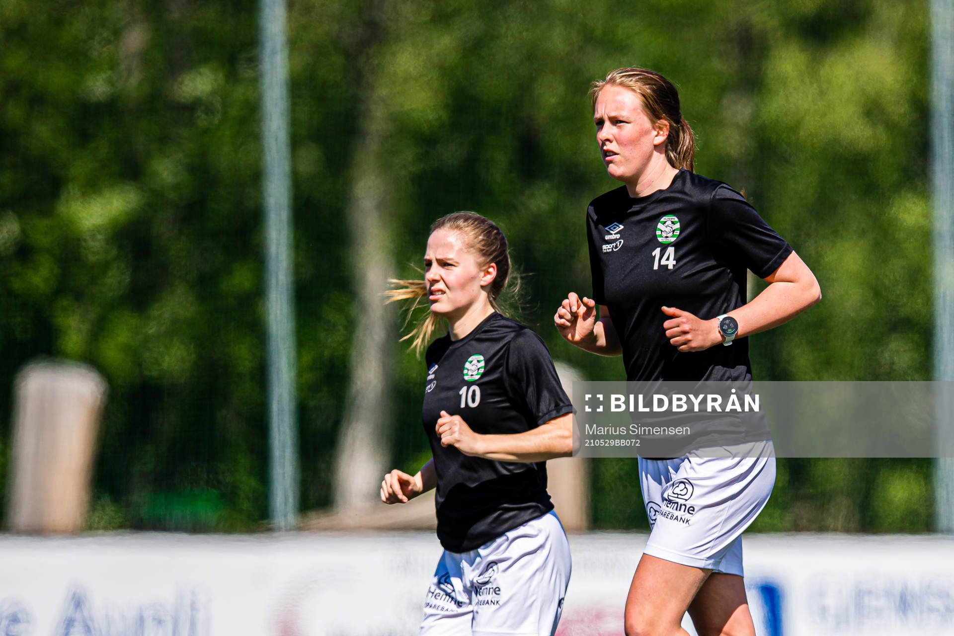 Ingrid Amalie Hoftun Bjerksæter and Sigrid Bloch-Hansen of KIL/Hemne warms up ahead of the 1. divison football match between KIL/Hemne and Fart on May 29, 2021 in Kyrksæterøra.