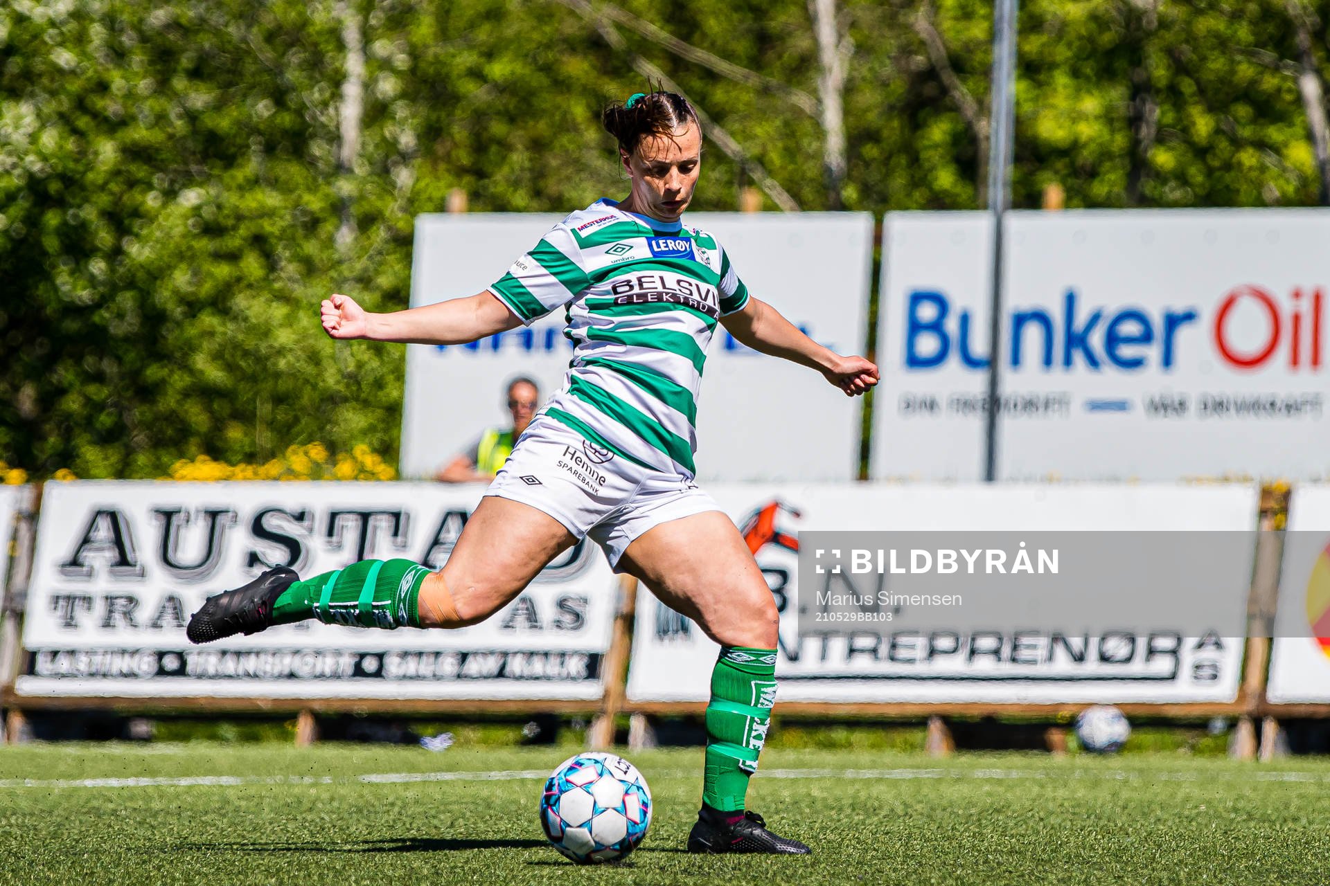 Mari Smevoll of KIL/Hemne scores the 1-0 goal