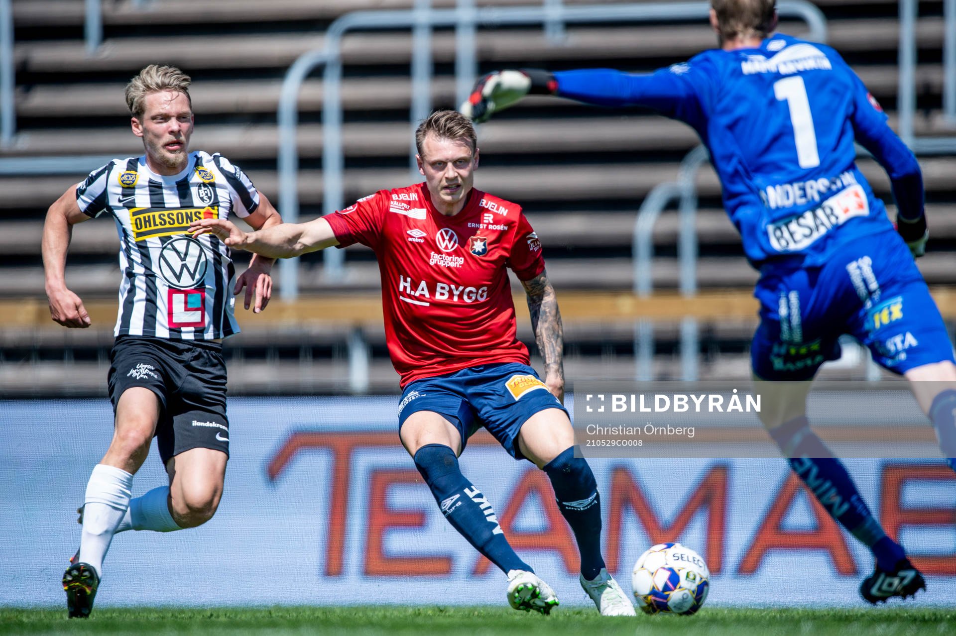 Landskronas Robin Hofsö mot Örgrytes Marcus Haglind