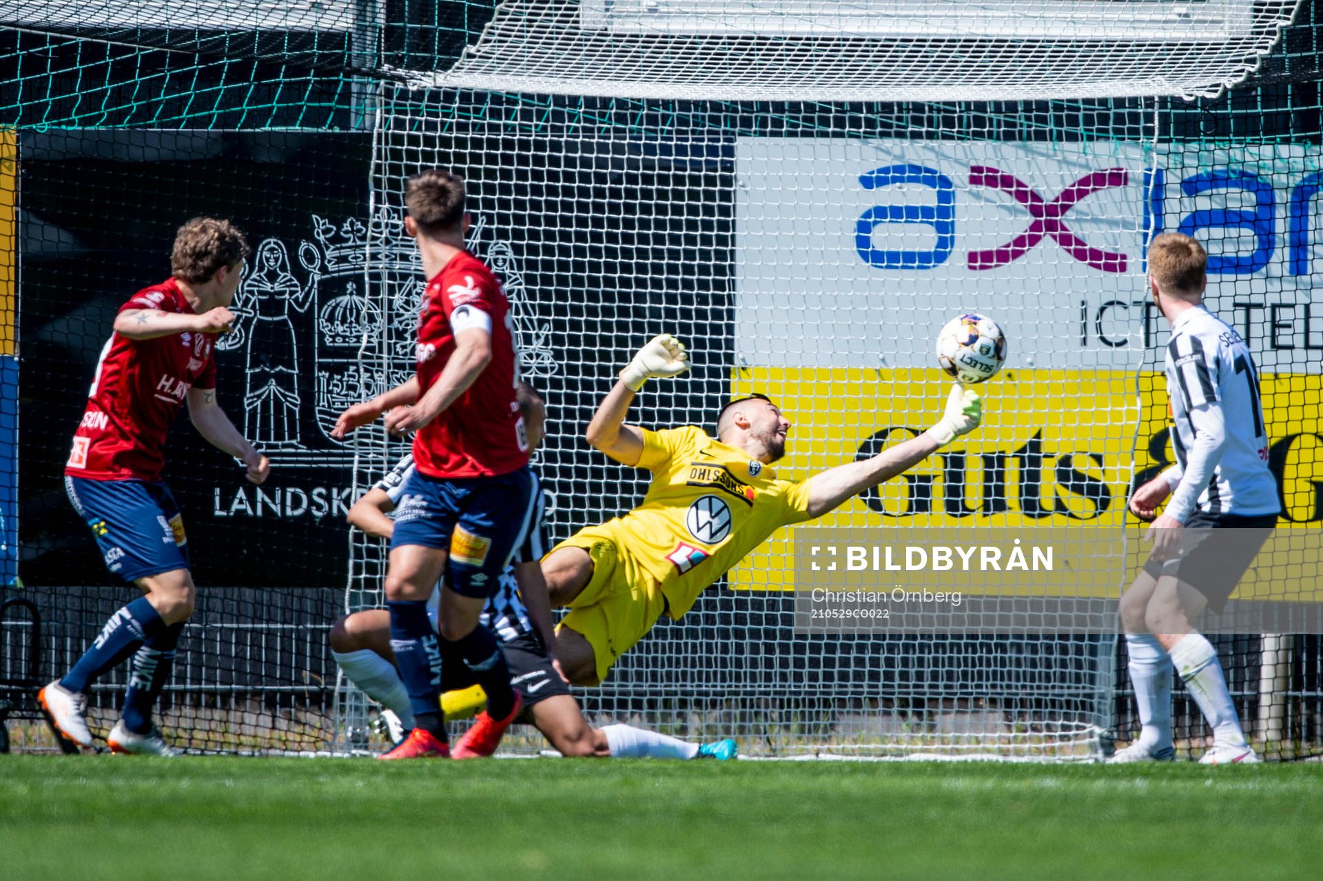 Örgrytes Daniel Paulson sätter 1-1 på Landskronas