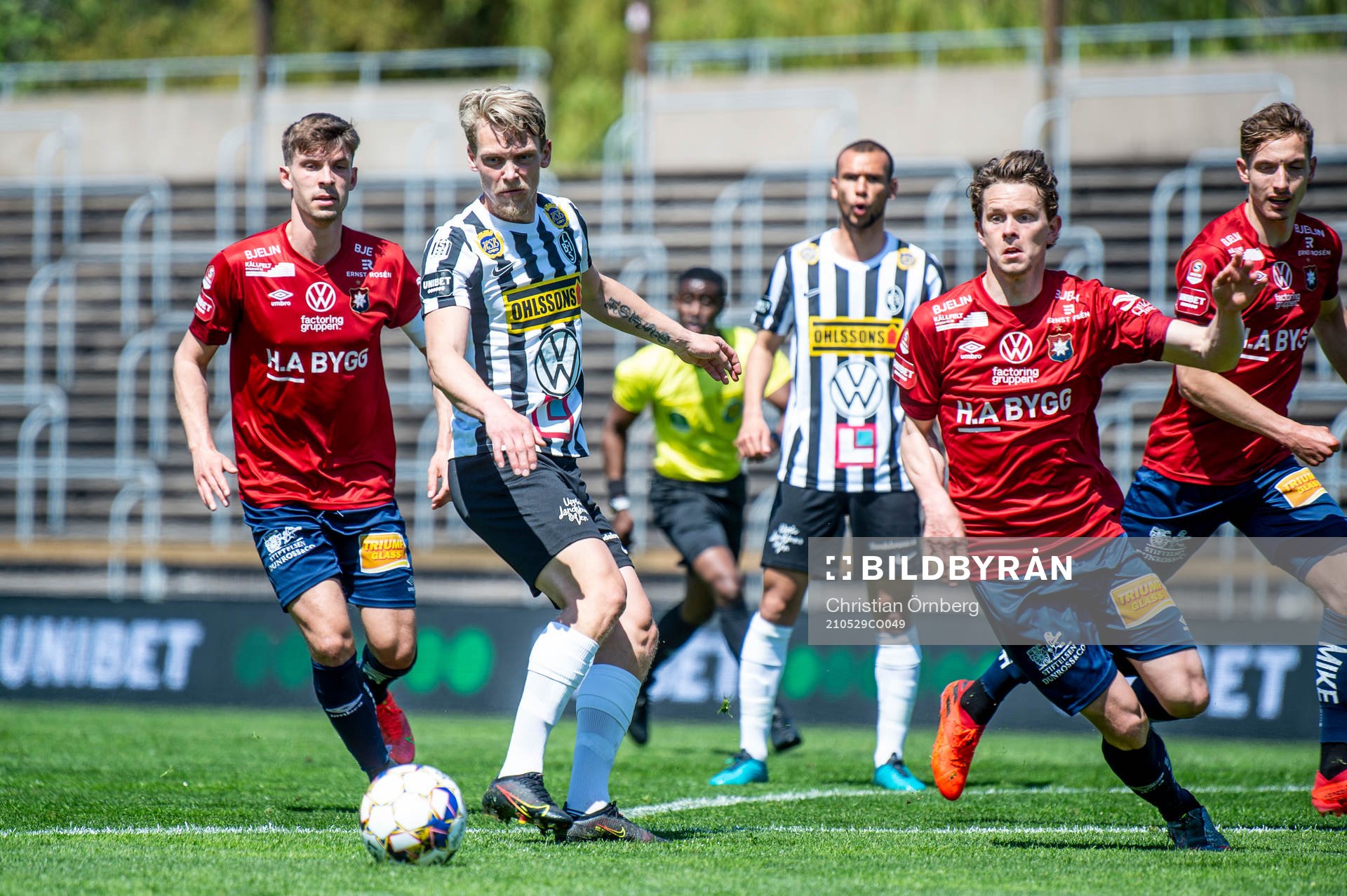 Landskronas Robin Hofsö mot Örgrytes Daniel Paulson och