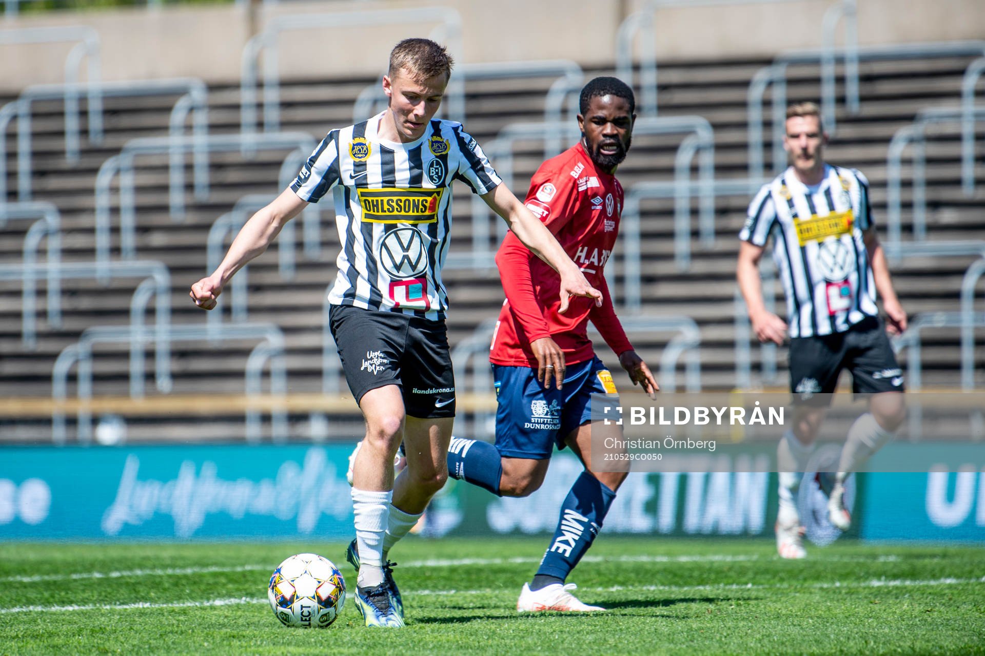 Landskronas Filip Olsson mot Örgrytes Abdoul Razak under fotbollsmatchen i Superettan mellan Landskrona och Örgryte den 29 maj 2021 i Landskrona.