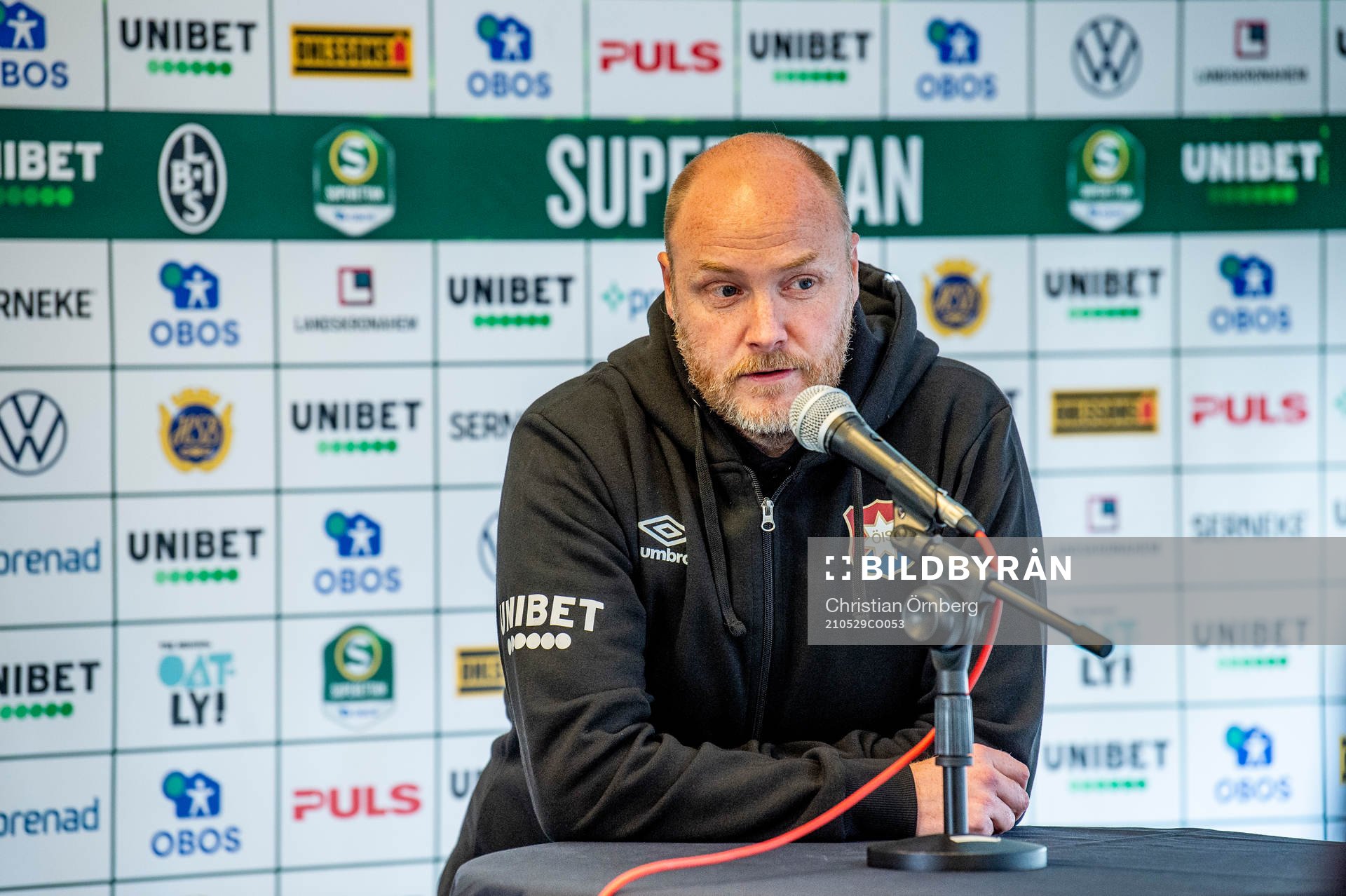 Örgrytes tränare Dane Ivarssonunder fotbollsmatchen i