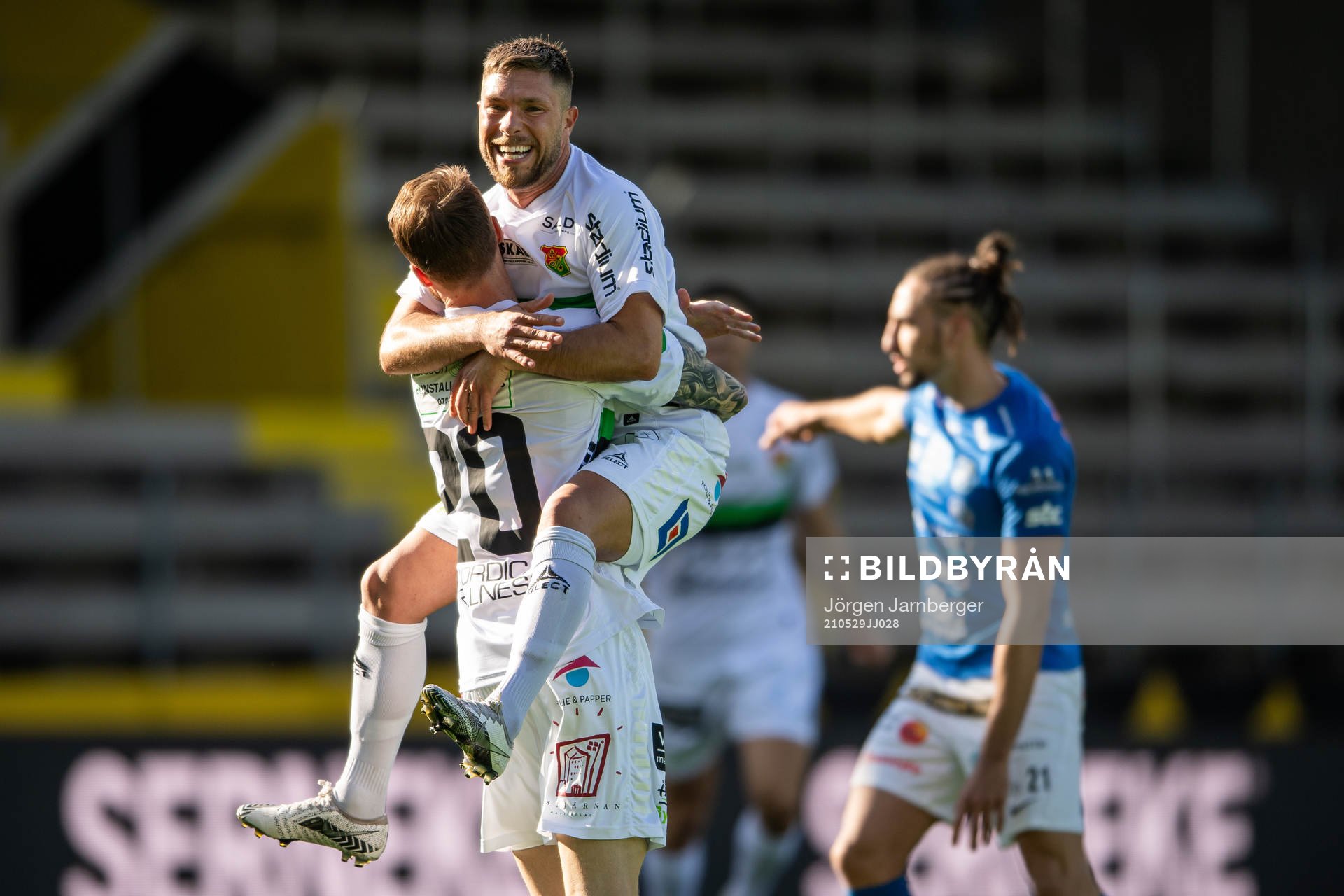 GAIS Nikola Ladan och Daniel Sterner jublar efter 0-2 under fotbollsmatchen i Superettan mellan Norrby och GAIS den 29 maj 2021 i Borås. 