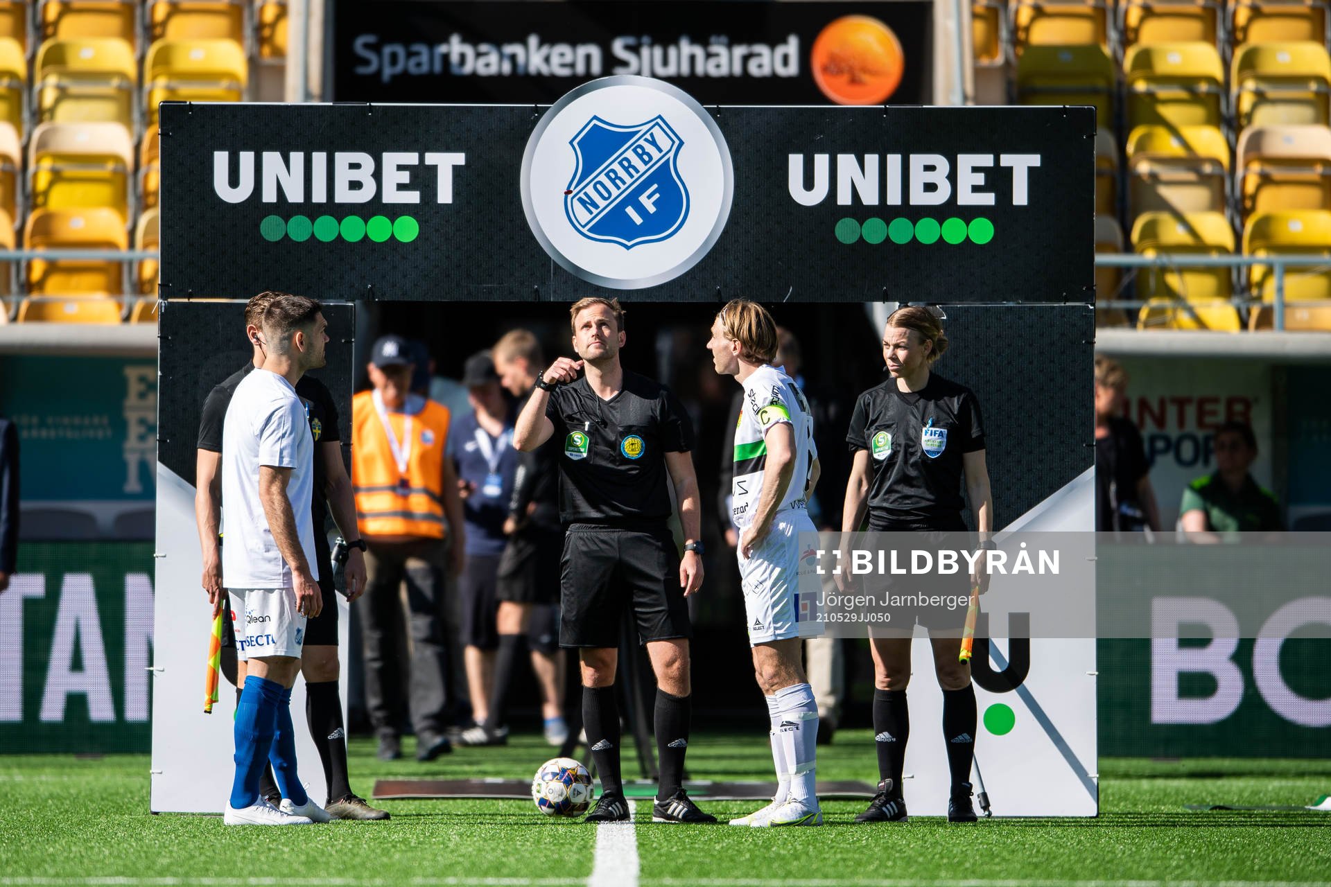 Domare Richard Sundell singlar slant