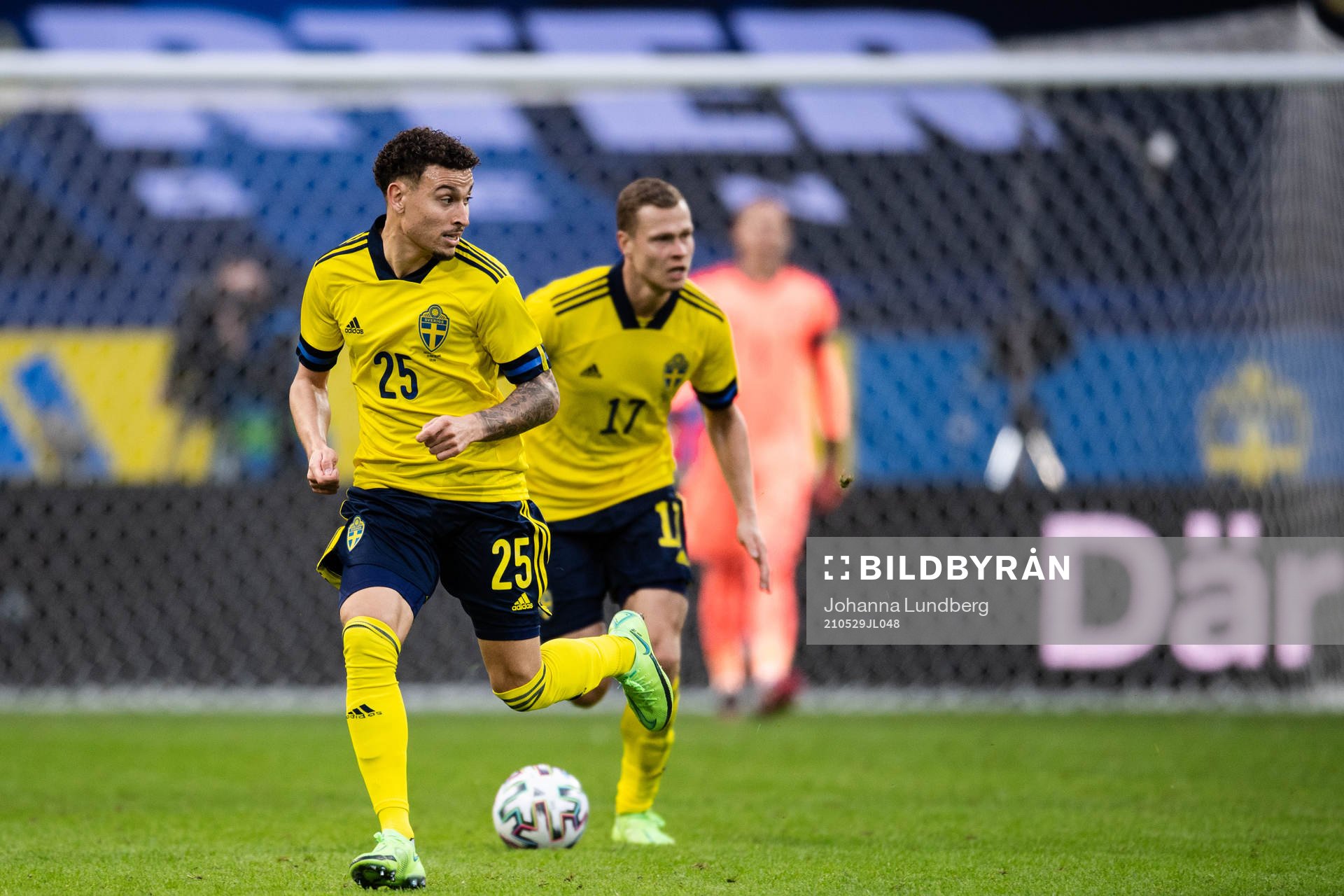 Jordan Larsson and Viktor Claesson of Sweden