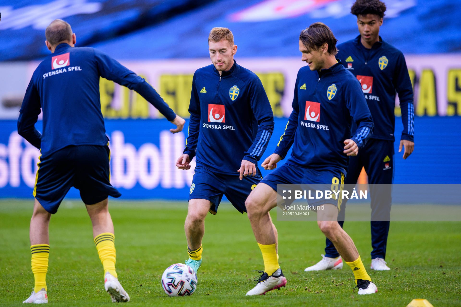 Dejan Kulusevski and Albin Ekdal of Sweden prior to the