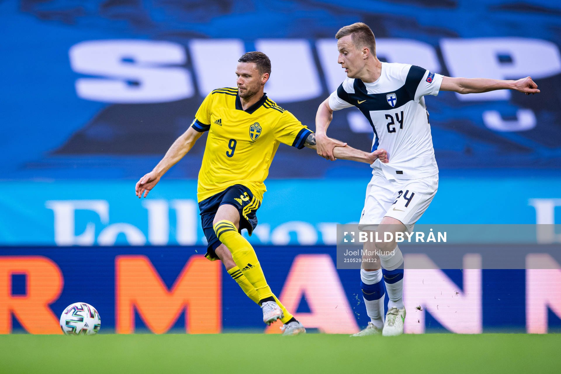 Marcus Berg of Sweden and Robert Ivanov of Finland