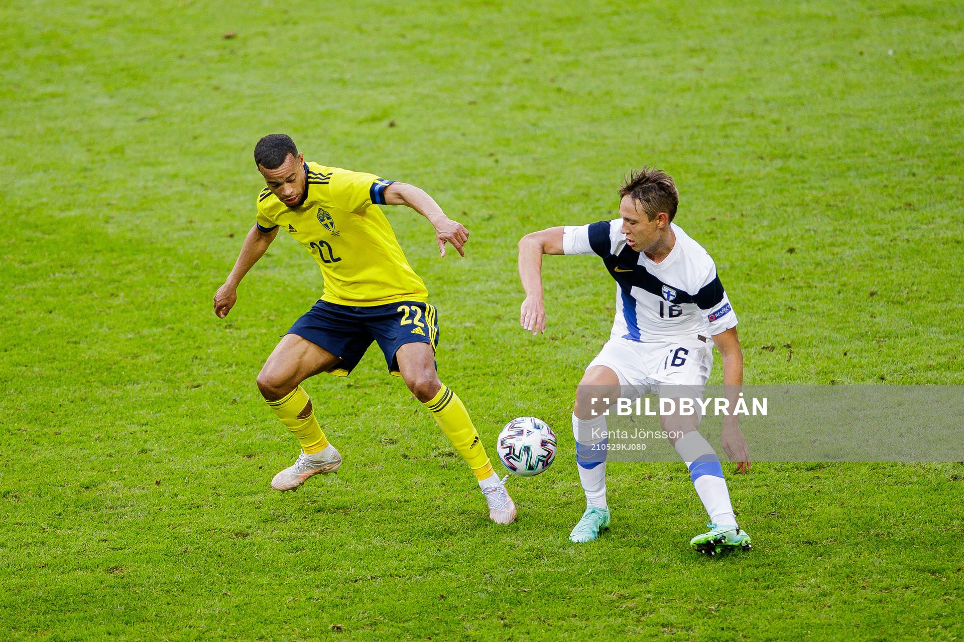 Robin Quaison of Sweden and Lassi Lappalainen of Finland during the international friendly football match between Sweden and Finland on May 29, 2021 in Stockholm.