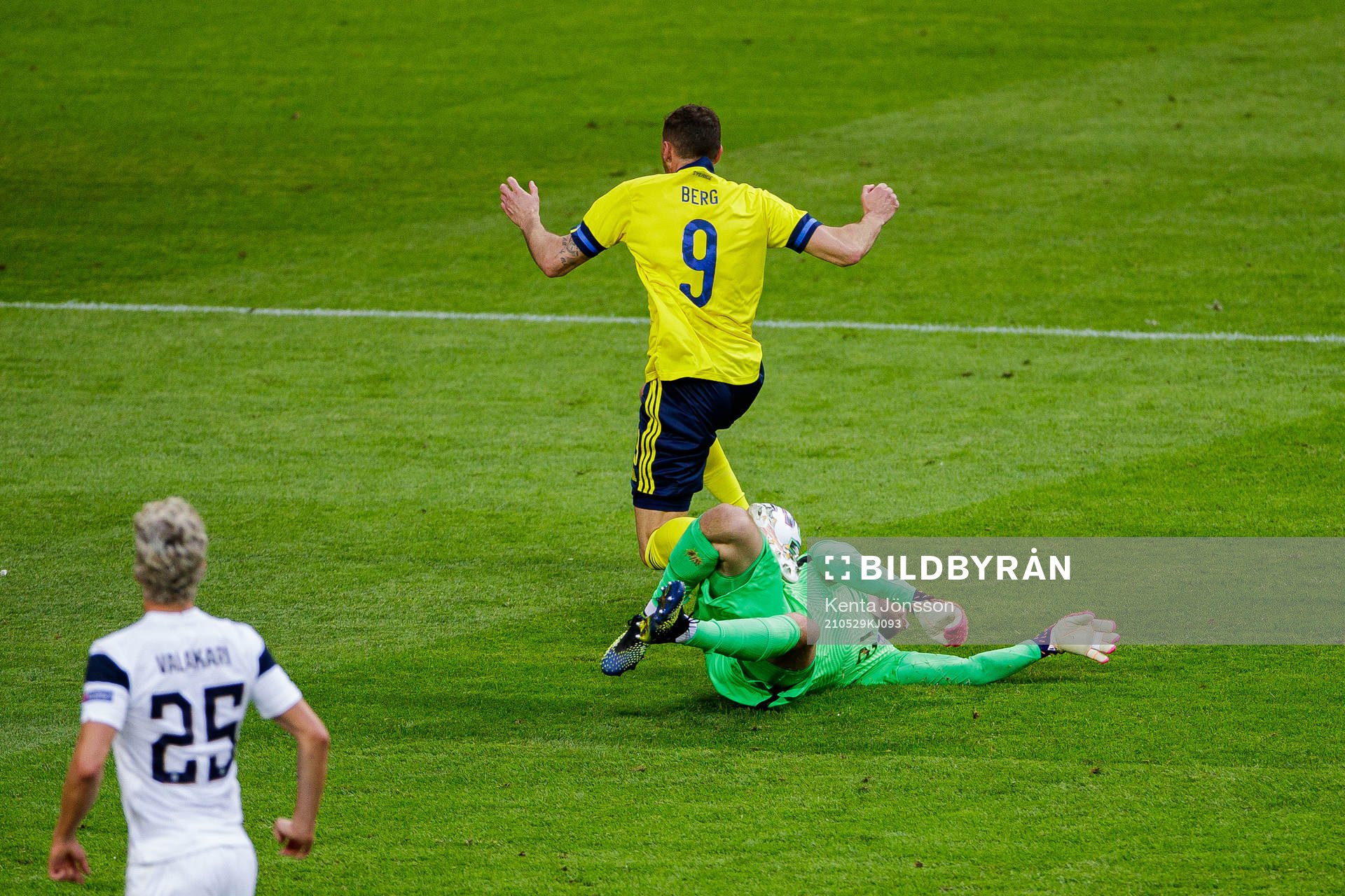Marcus Berg of Sweden and goalkeeper Jesse Joronen of