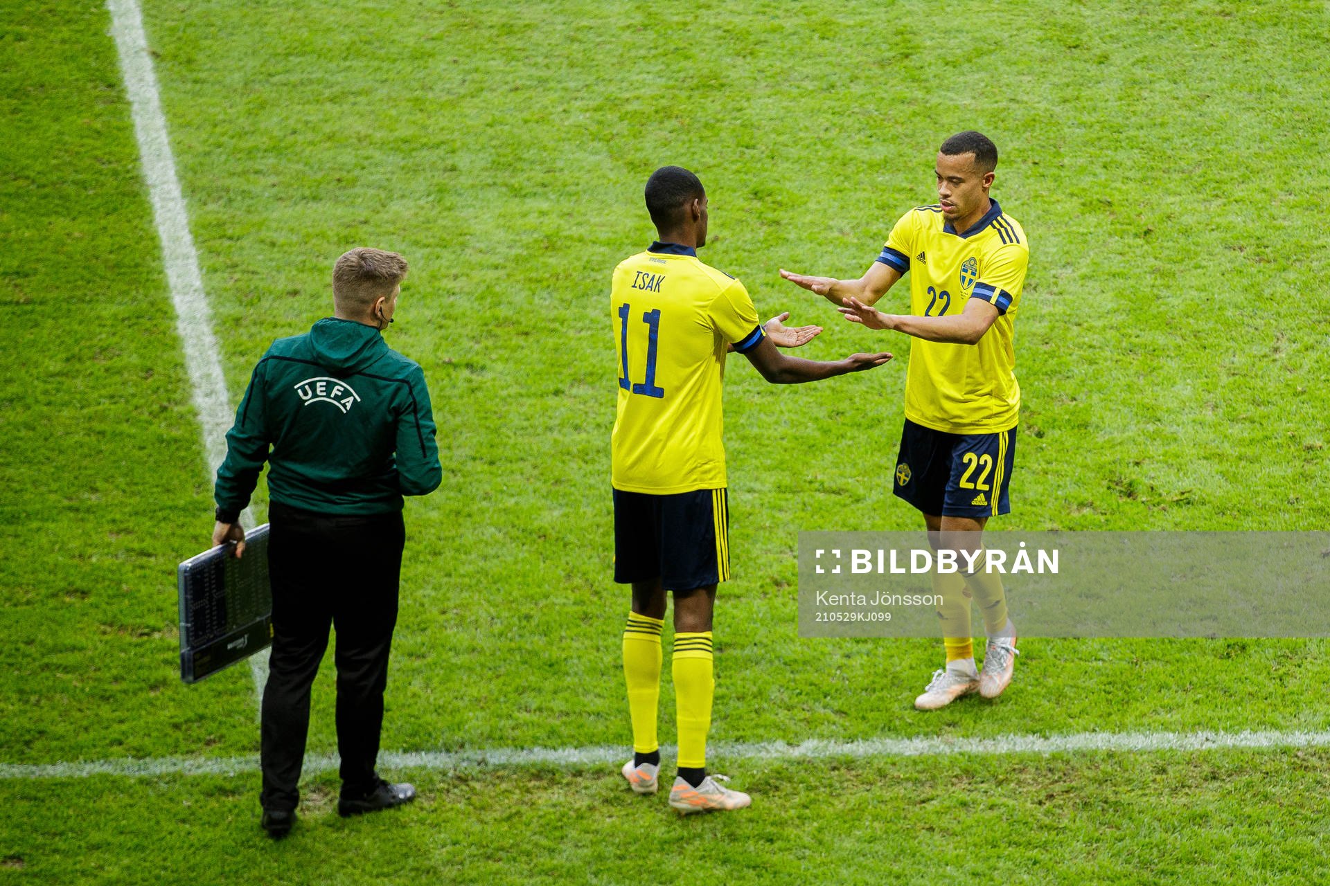 Alexander Isak is substituted for Robin Quaison of Sweden