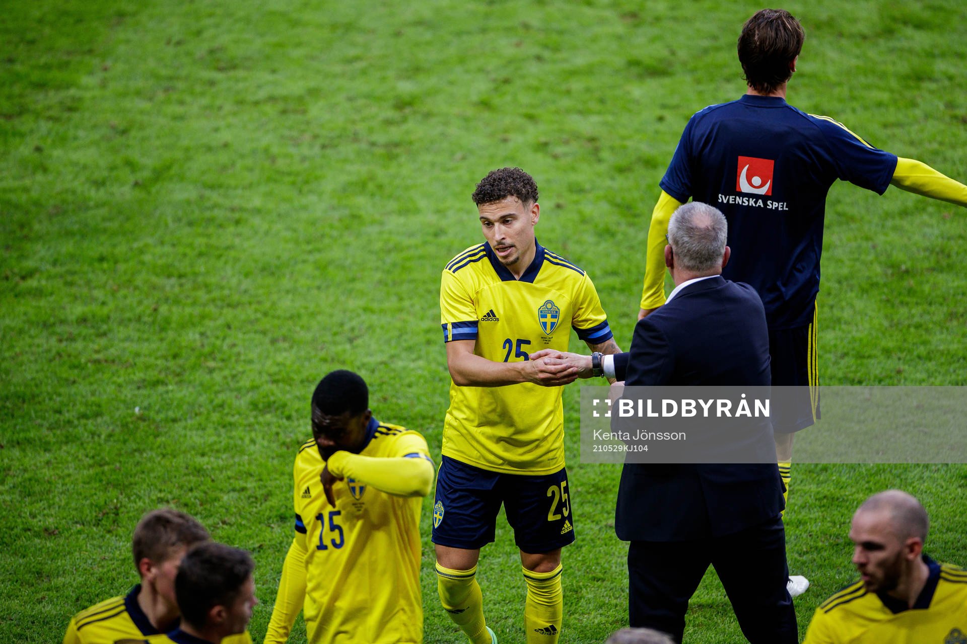 Jordan Larsson and Janne Andersson, head coach of Sweden