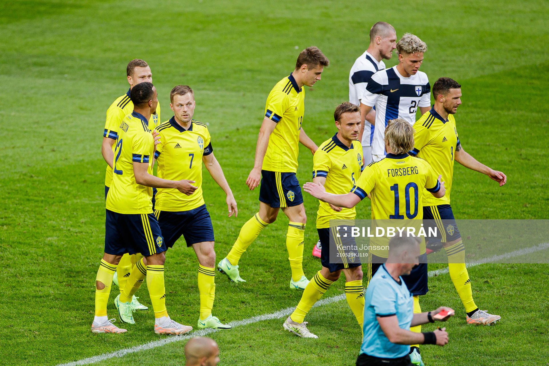 Sebastian Larsson of Sweden celebrates the 2-0 goal