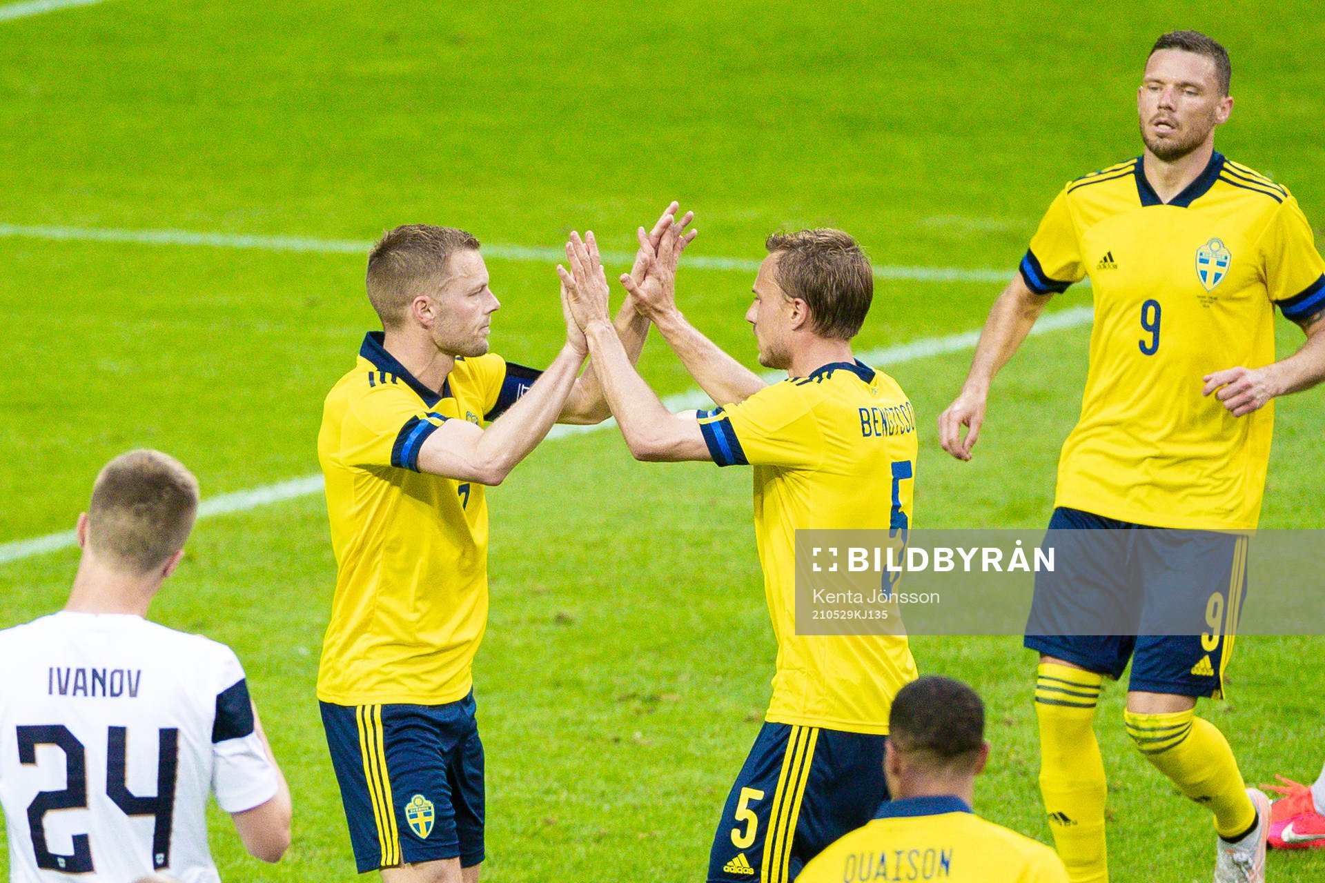 of Sweden Sebastian Larsson celebrates