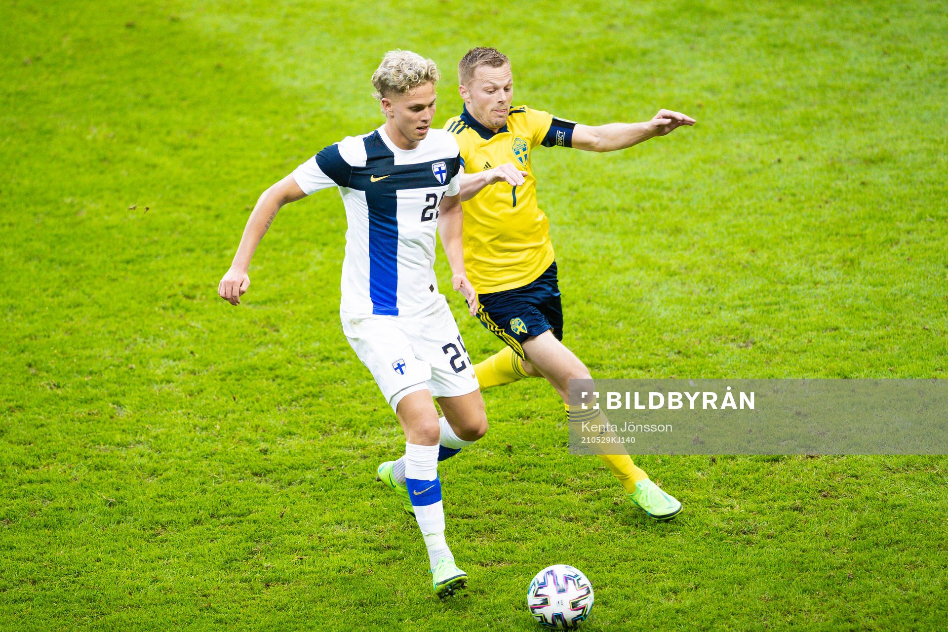 Niko Hämäläinen of Finland and Sebastian Larsson of