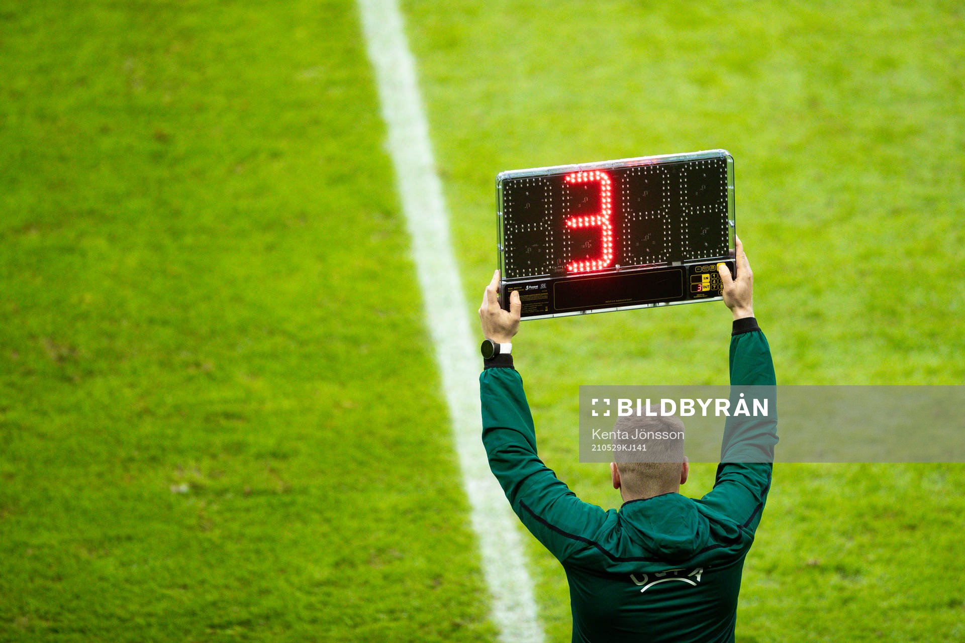 A sign shows three minutes overtime