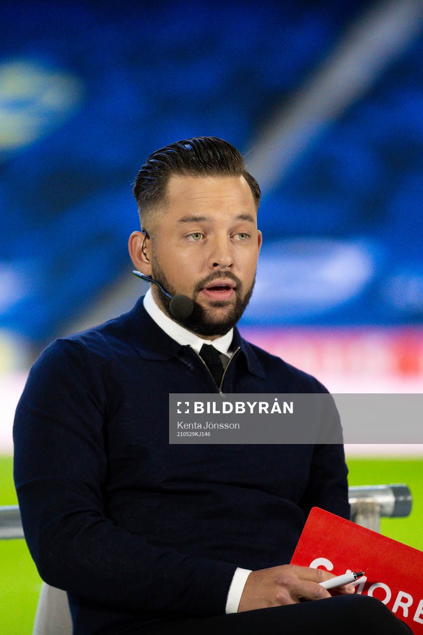 Come Gusten Dahlin ahed of the international friendly