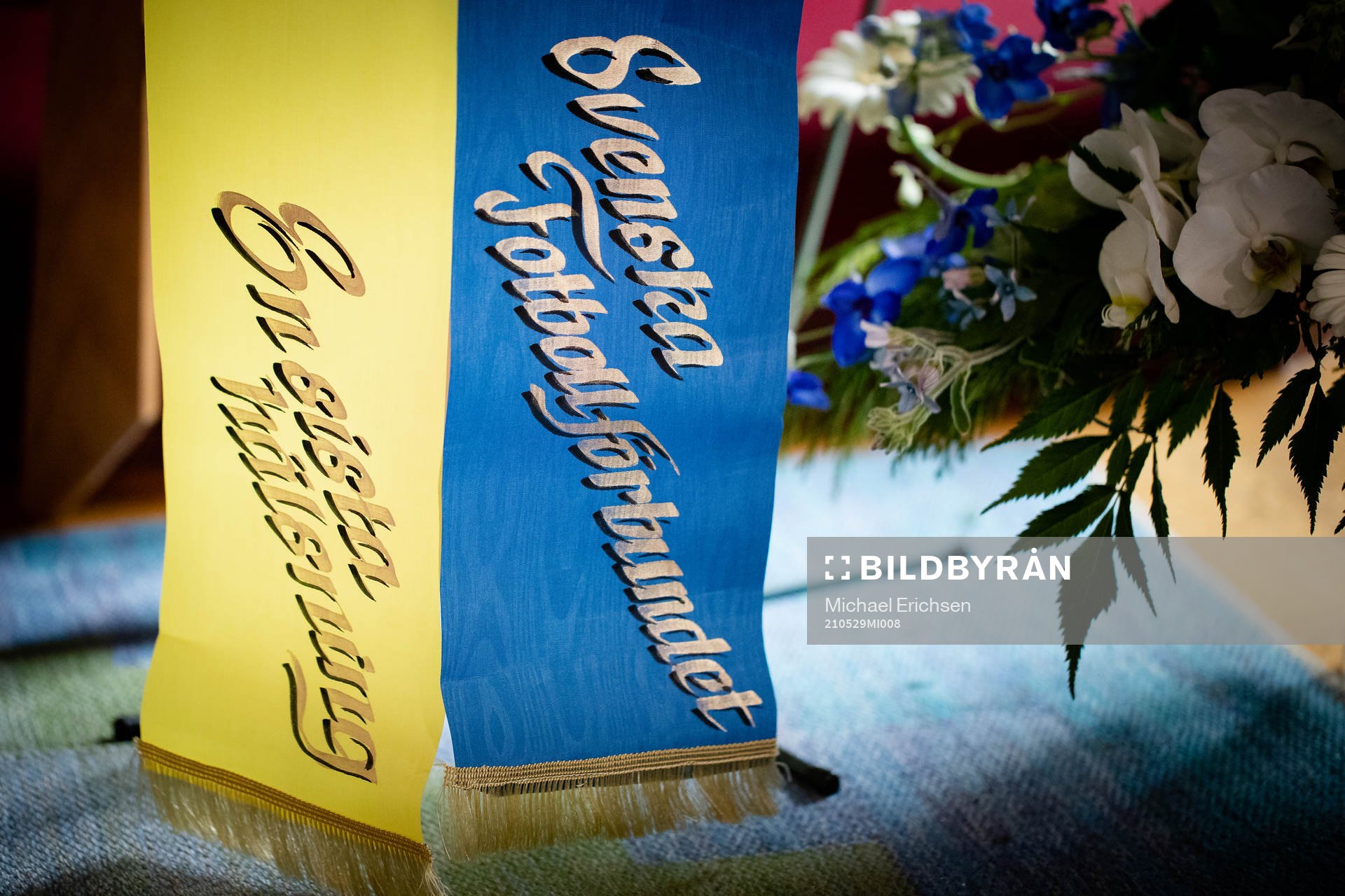 Blomsterarrangemang och hälsningar från Svenska