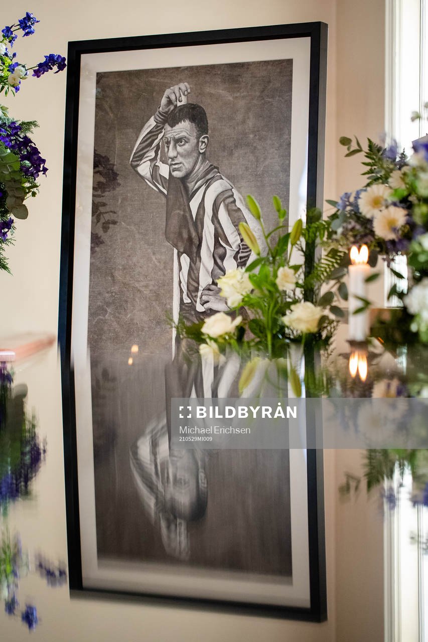 Blomsterarrangemang och hälsningar samlade vid ett