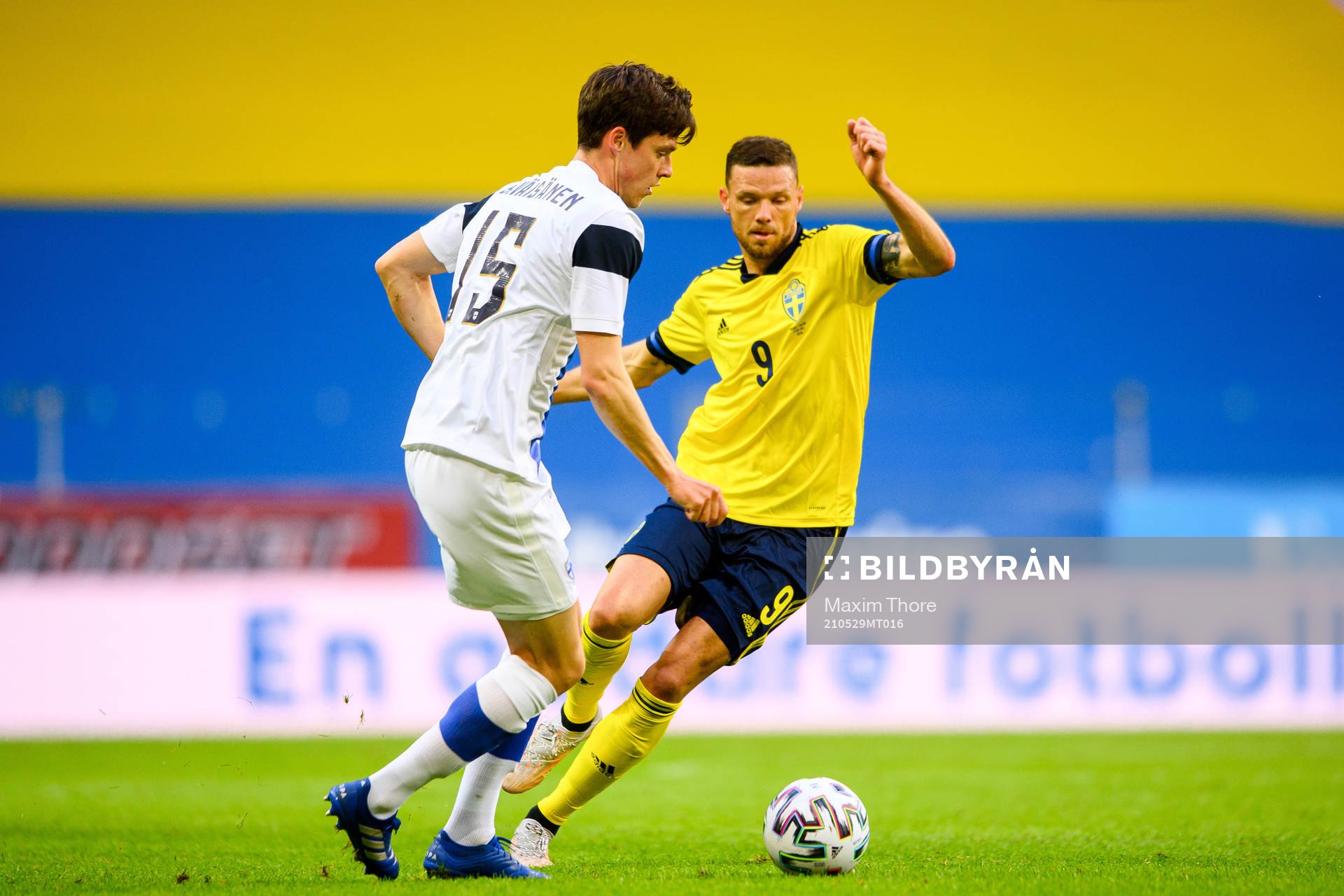 Sauli Väisänen of Finland and Marcus Berg of Sweden